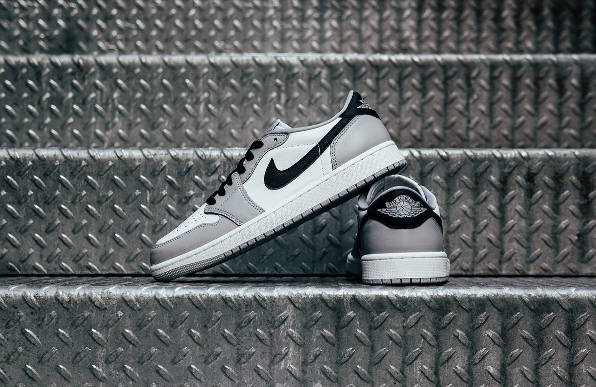 air jordan 1 light smoke grey low on feet