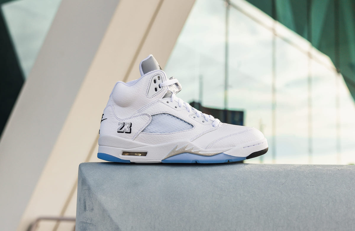 NIKE AIR JORDAN 5 RETRO ホワイト ブルー The Air Jordan 5 Retro “White Metallic” Returns – DTLR