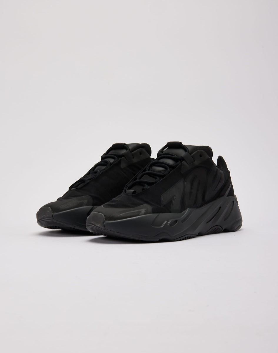 yeezy black 2020