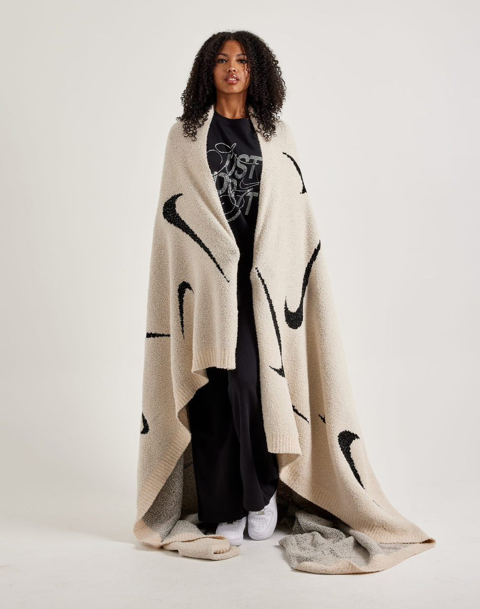 Nike Phoenix Cozy Bouclé Blanket – DTLR
