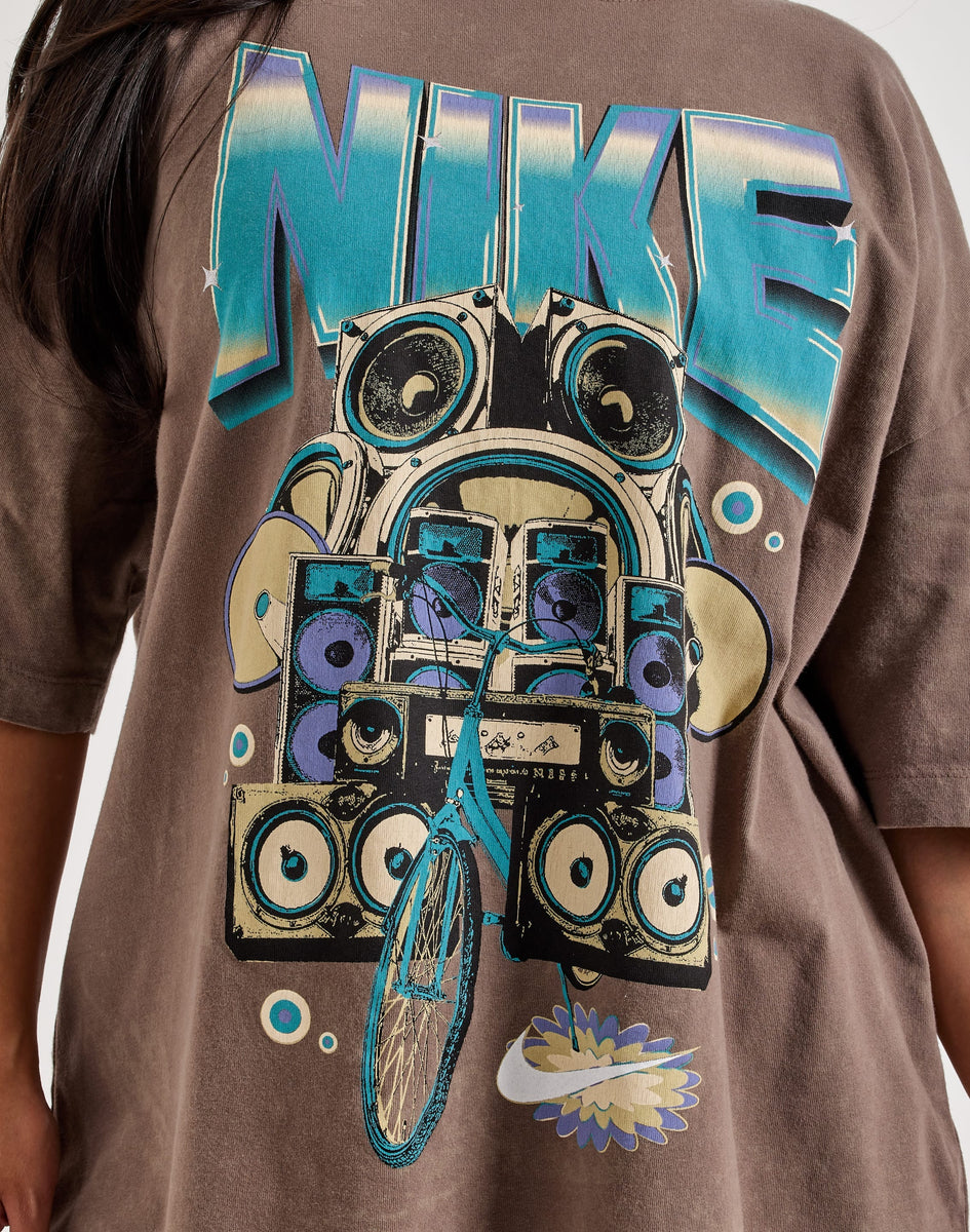 Nike Oversized Graphic Tee – DTLR