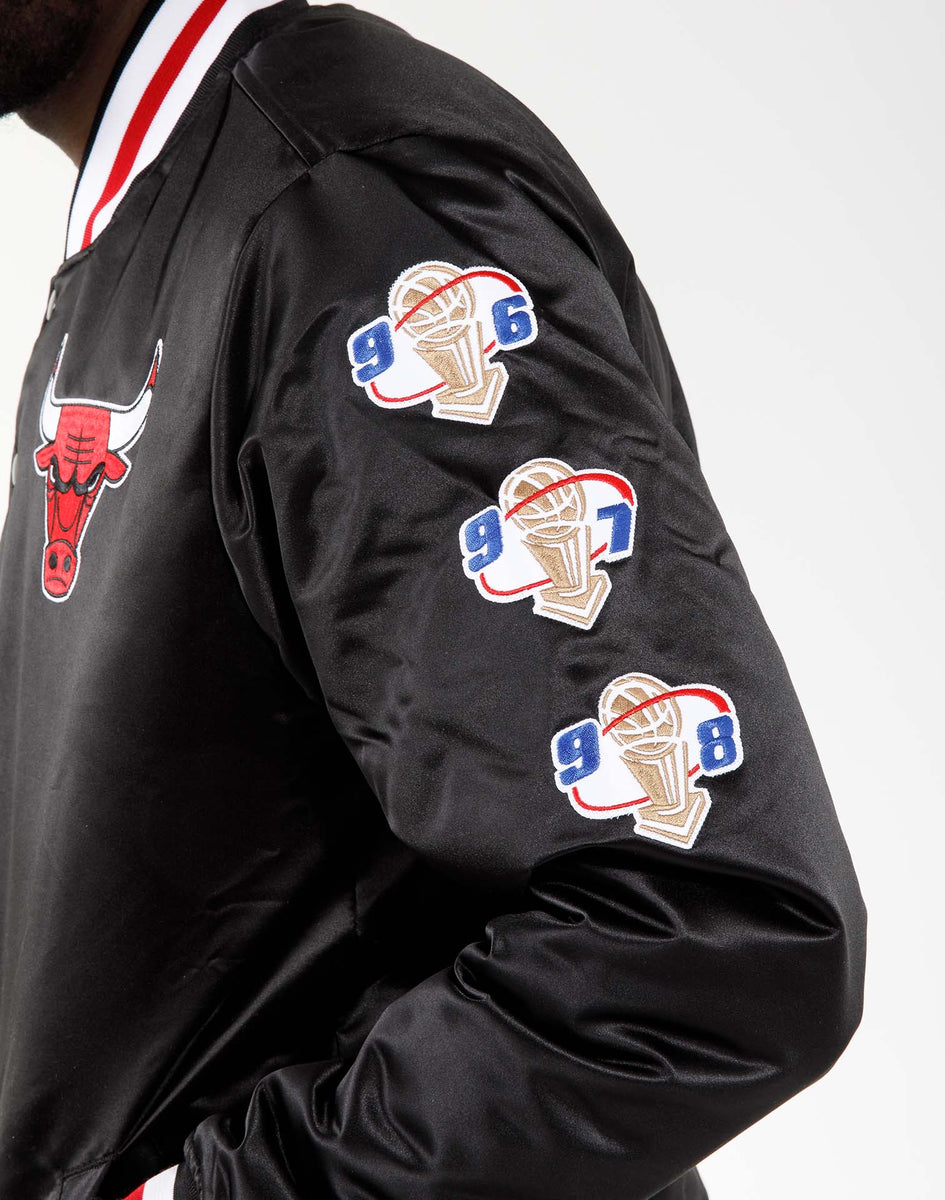 MITCHELL & NESS CHAMP CITY TRACK JACKET CHICAGO BULLS for £95.00