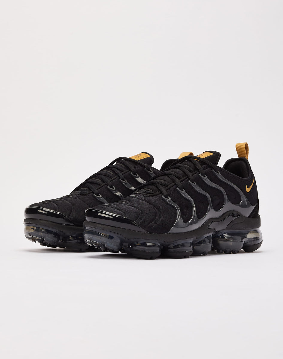 nike vapormax plus black gold