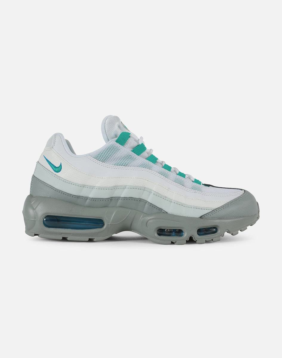 Nike AIR MAX 95 ESSENTIAL – DTLR