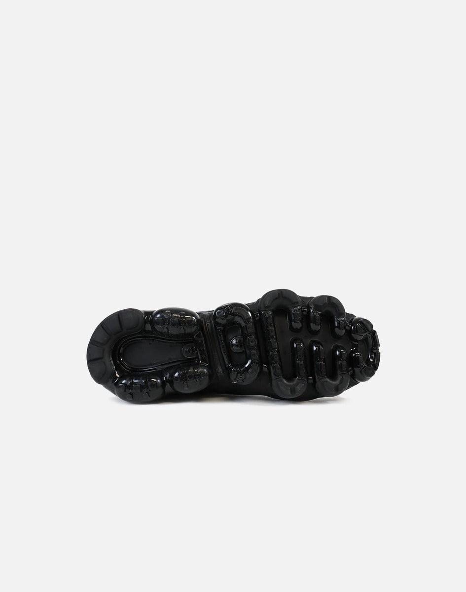 black vapormax grade school