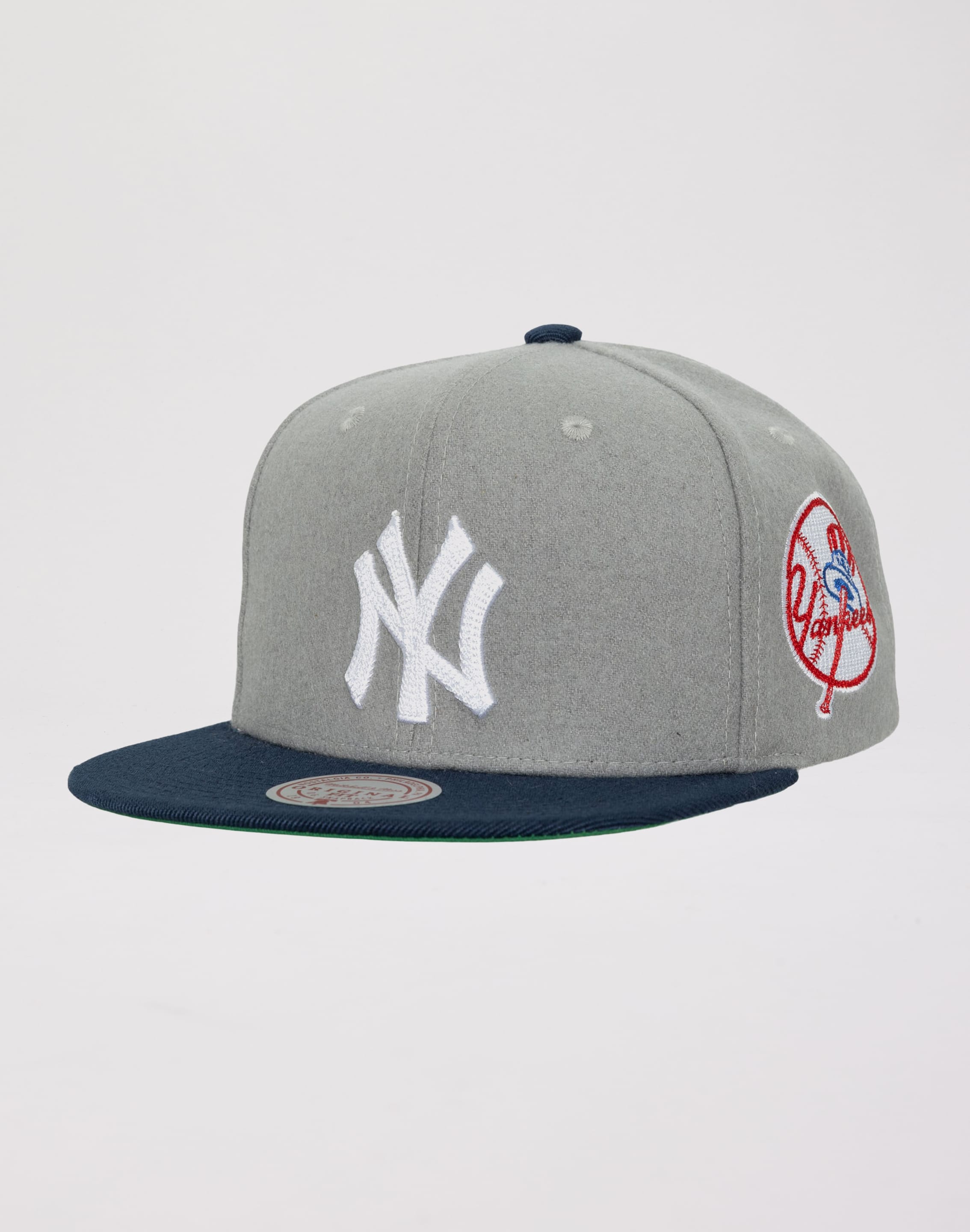 Photo of Mitchell & Ness New York Yankees MLB Melt Stitch Snapback Hat