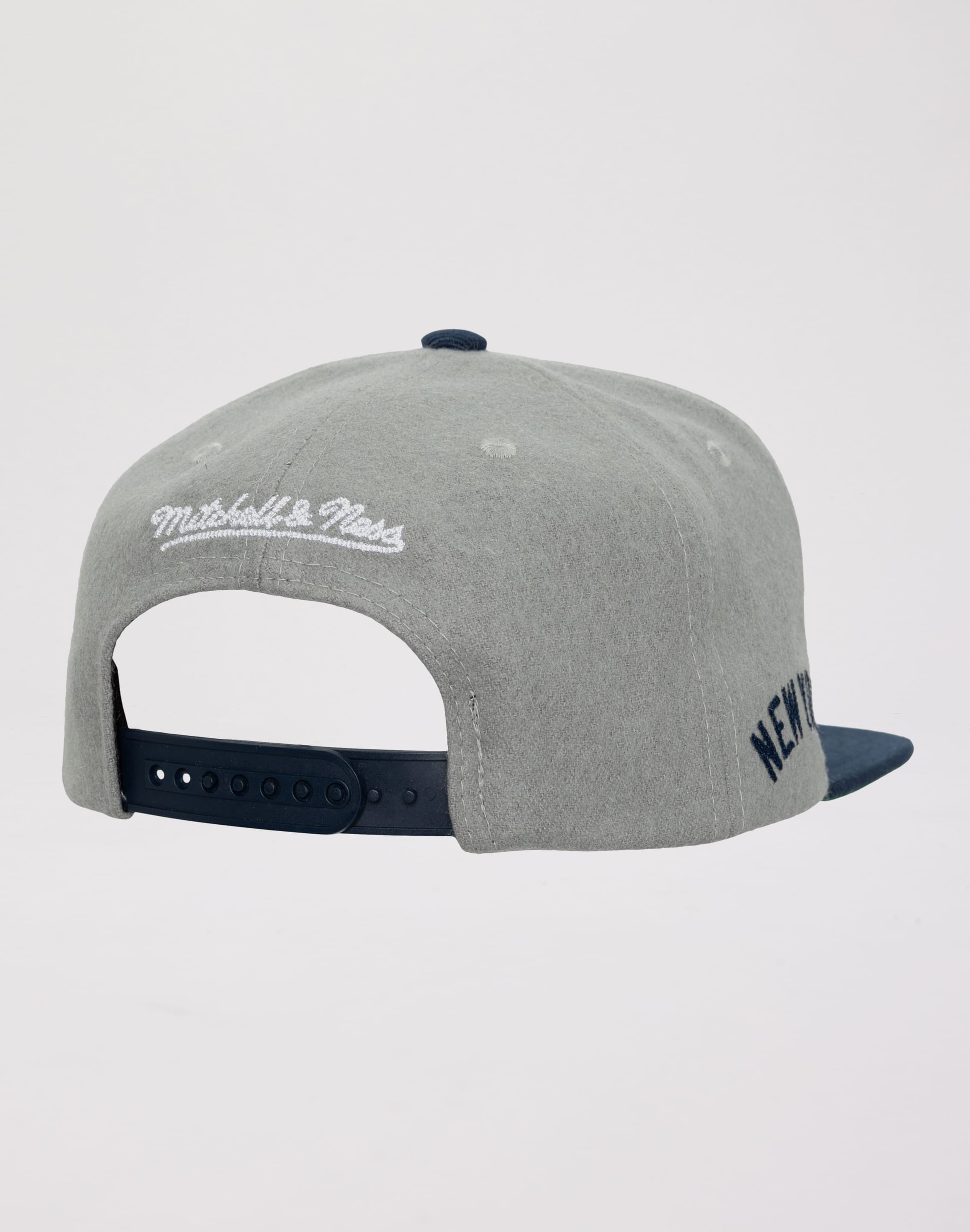 Photo of Mitchell & Ness New York Yankees MLB Melt Stitch Snapback Hat