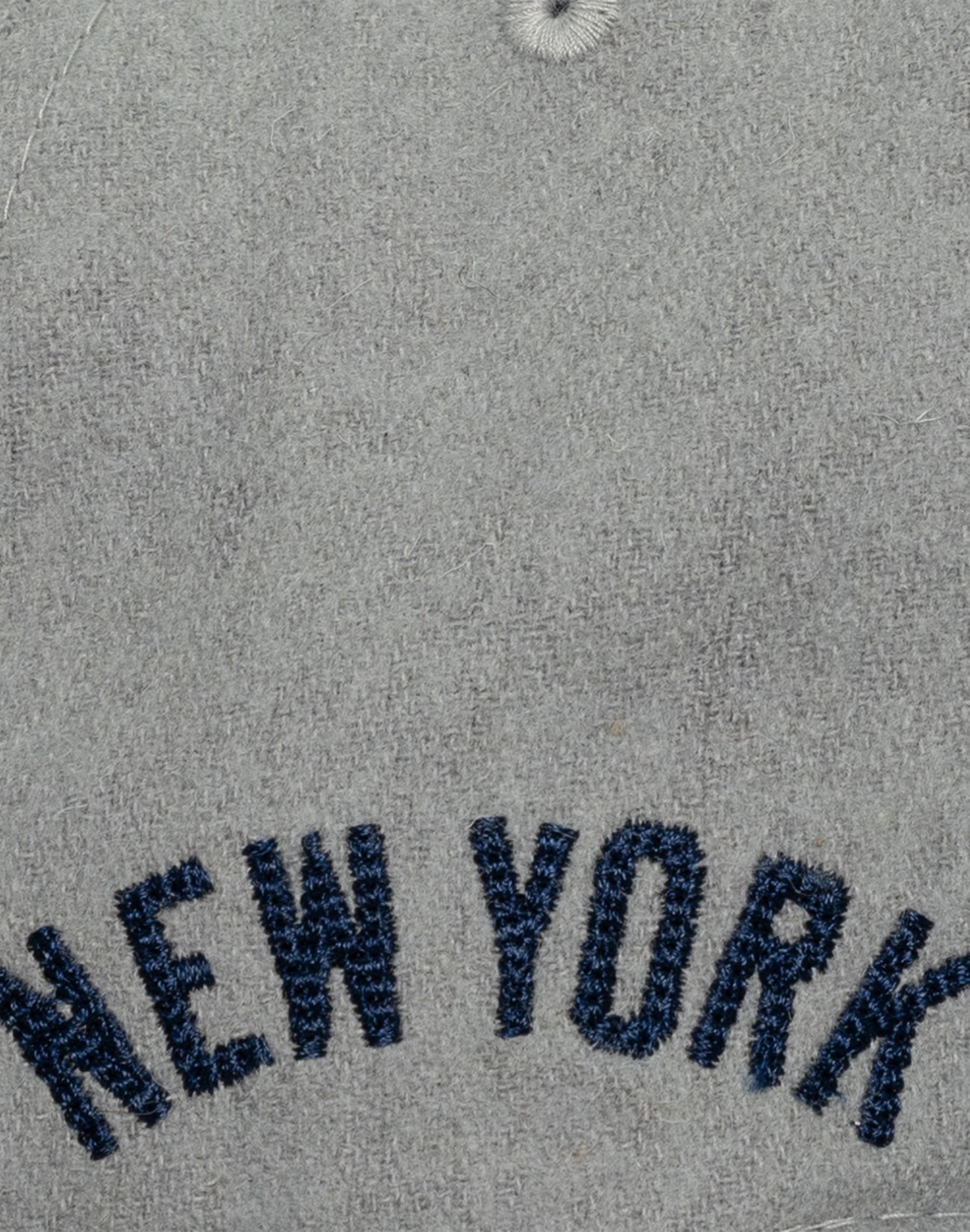 Photo of Mitchell & Ness New York Yankees MLB Melt Stitch Snapback Hat