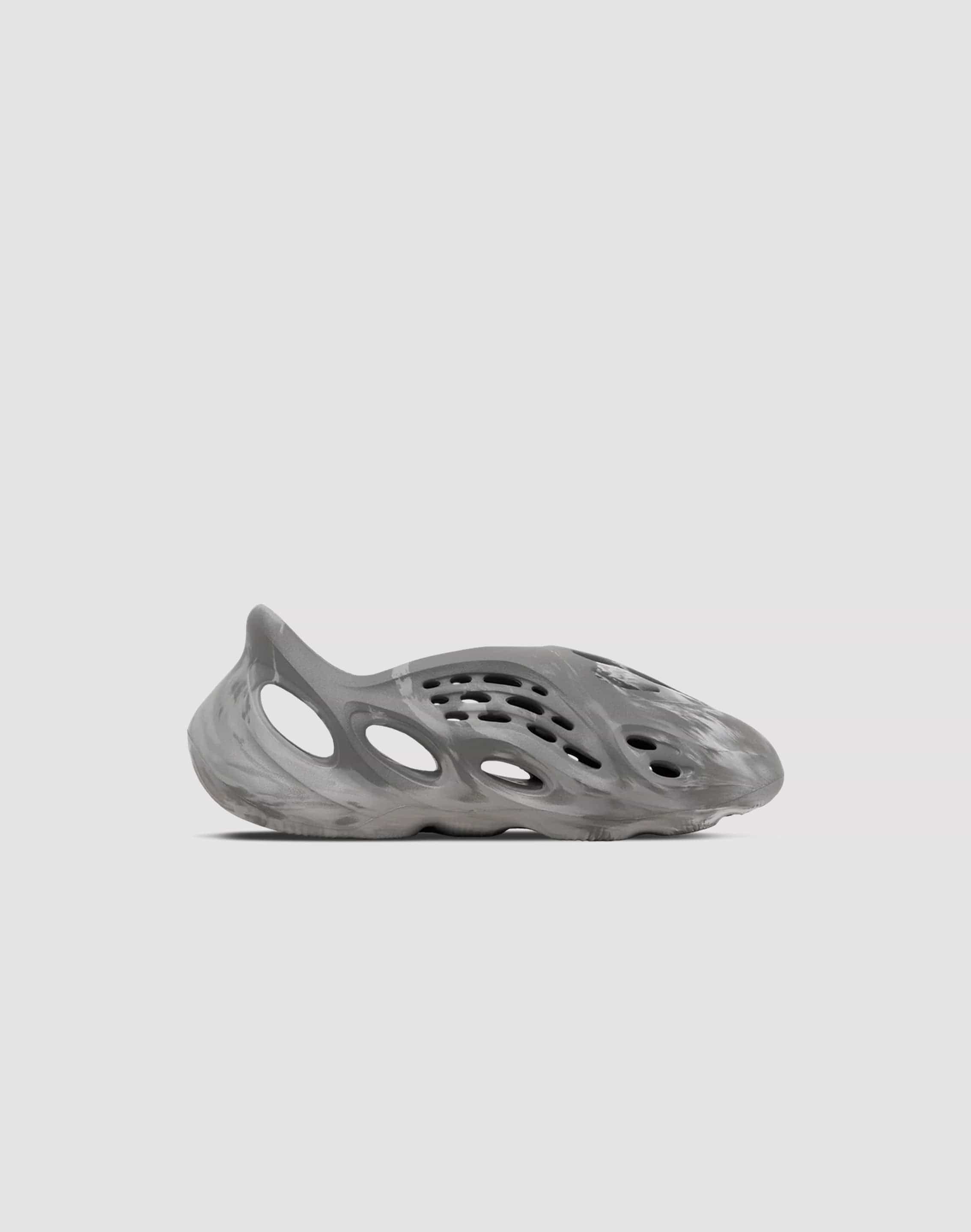 Adidas Yeezy Foam RNR 'MX Granite' Grade-School DTLR Adidas Yeezy Foam RNR 'MX Granite' Grade-School DTLR