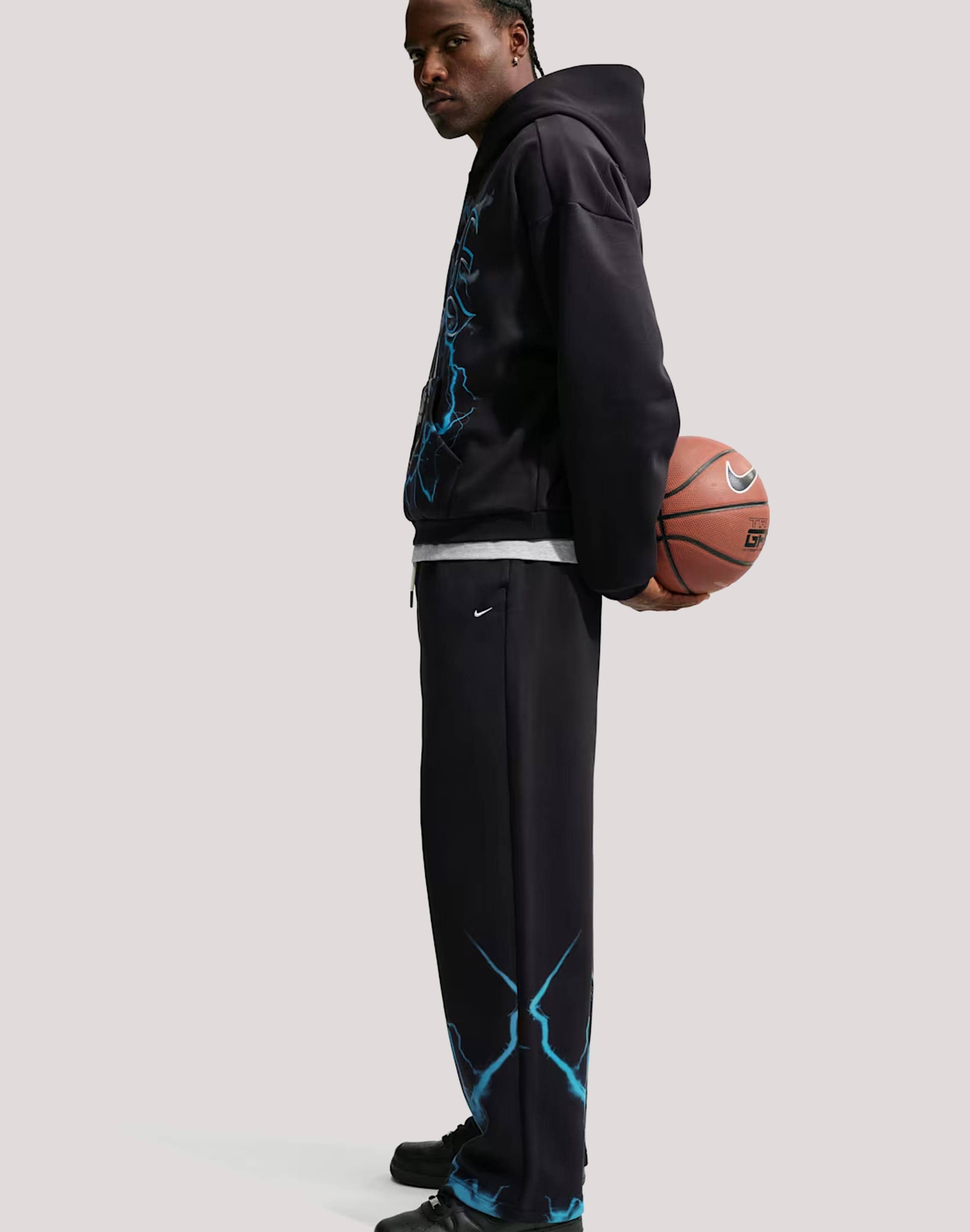 Photo of Nike Brushed Basketball Fleece Pants