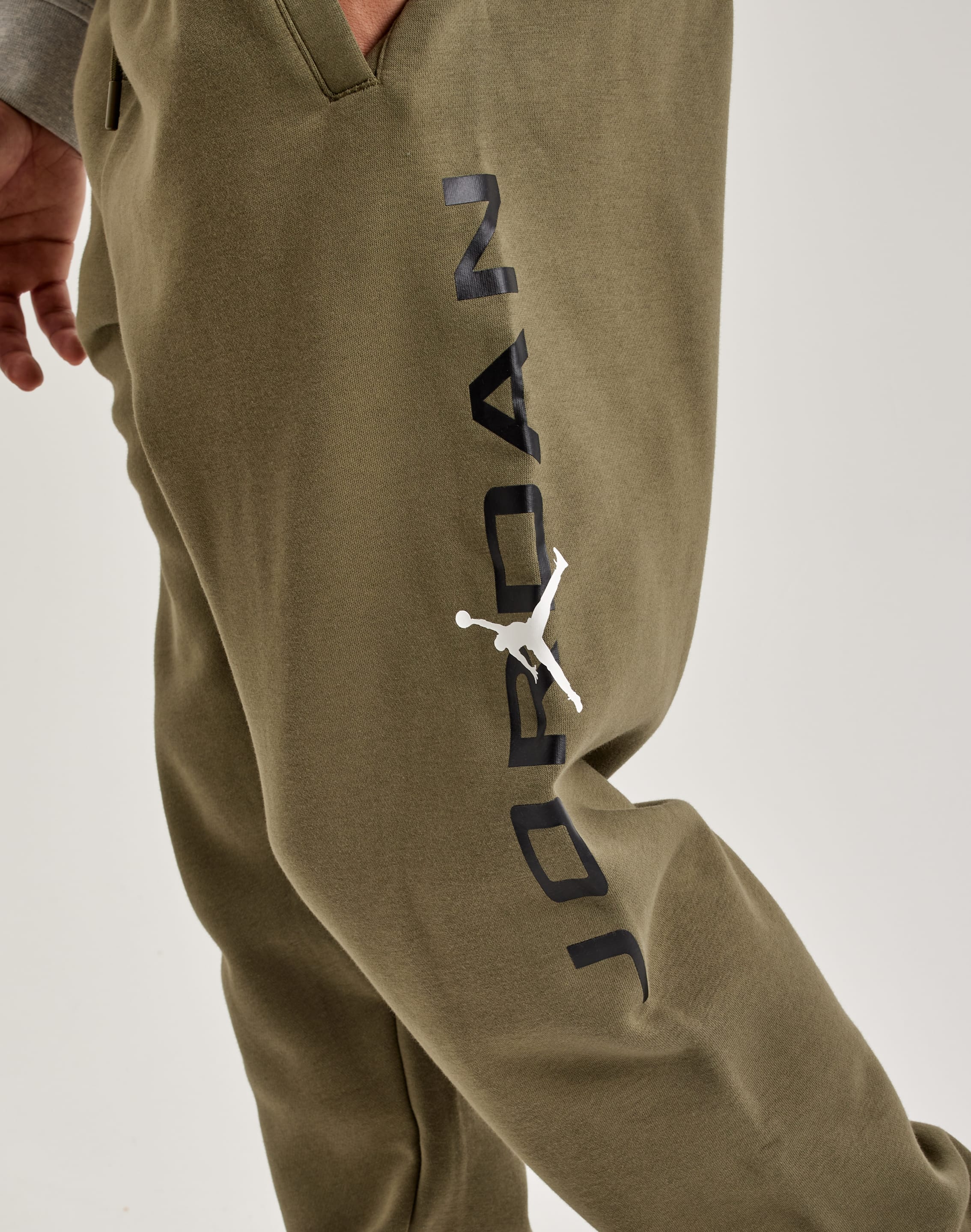 Fleece Joggers Jogger Pants And Jordans Jordan Essentials Fleece Joggers – DTLR
