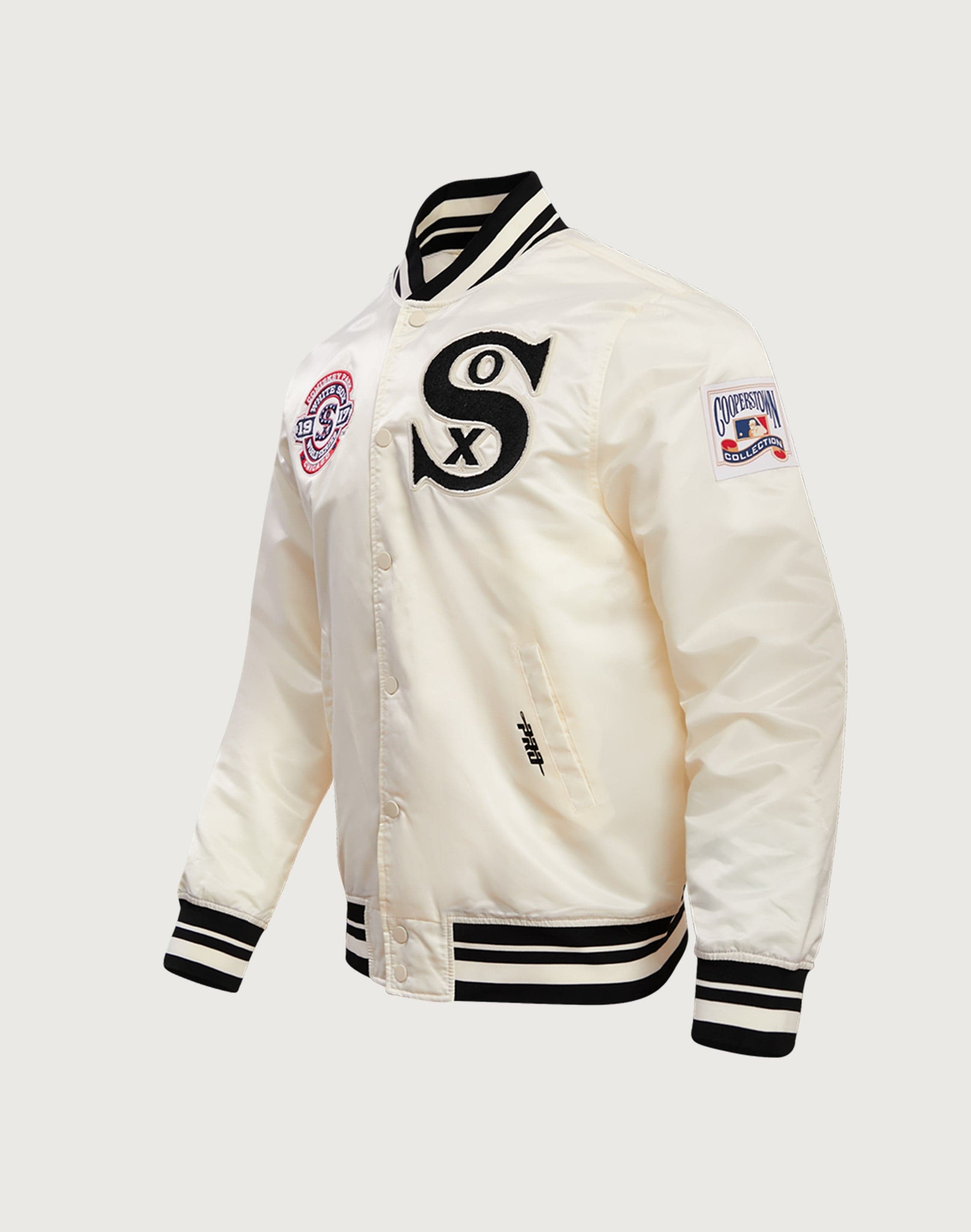 Photo of Pro Standard MLB Chicago White Sox Retro Classic Rib Satin Jacket