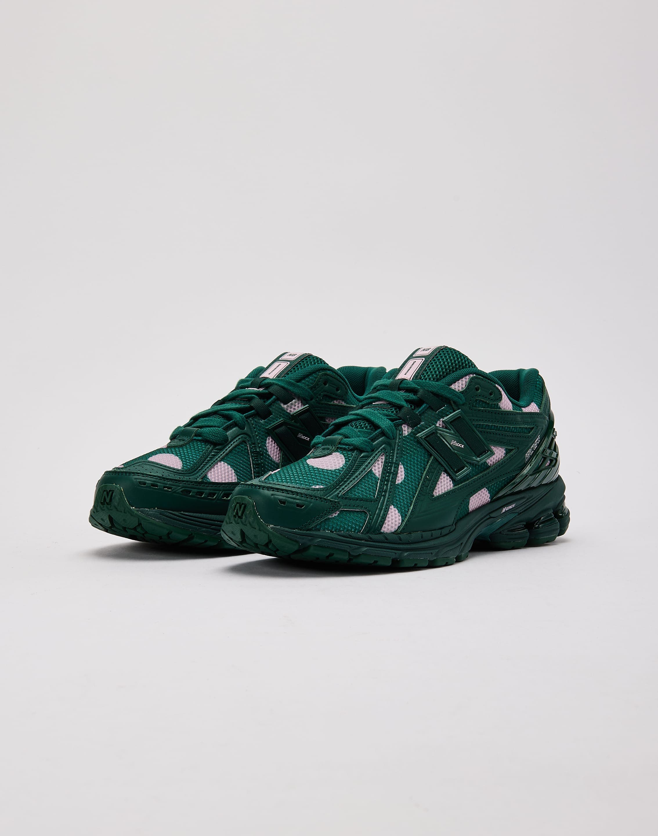 Photo of New Balance 1906R