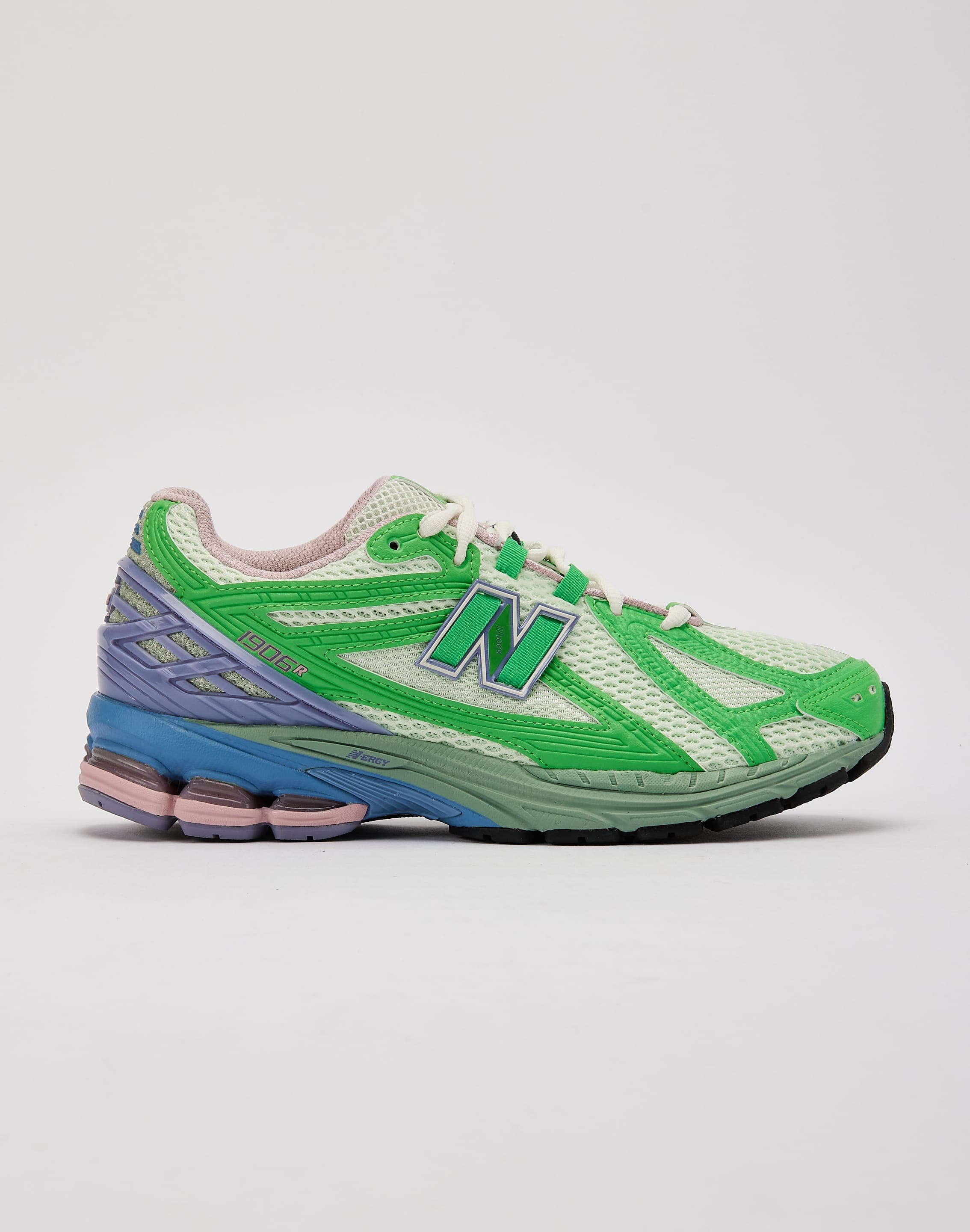 Photo of New Balance 1906R