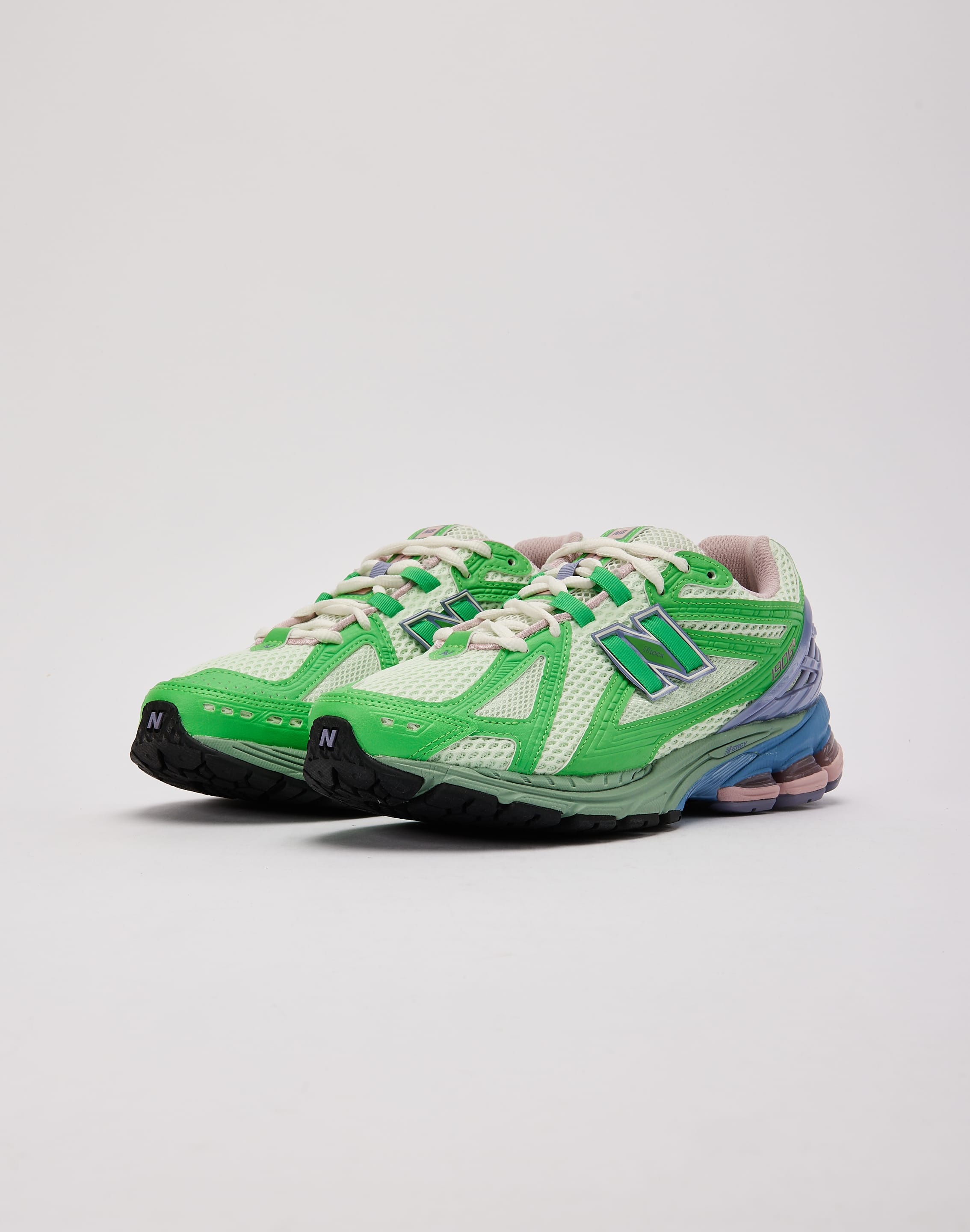 Photo of New Balance 1906R
