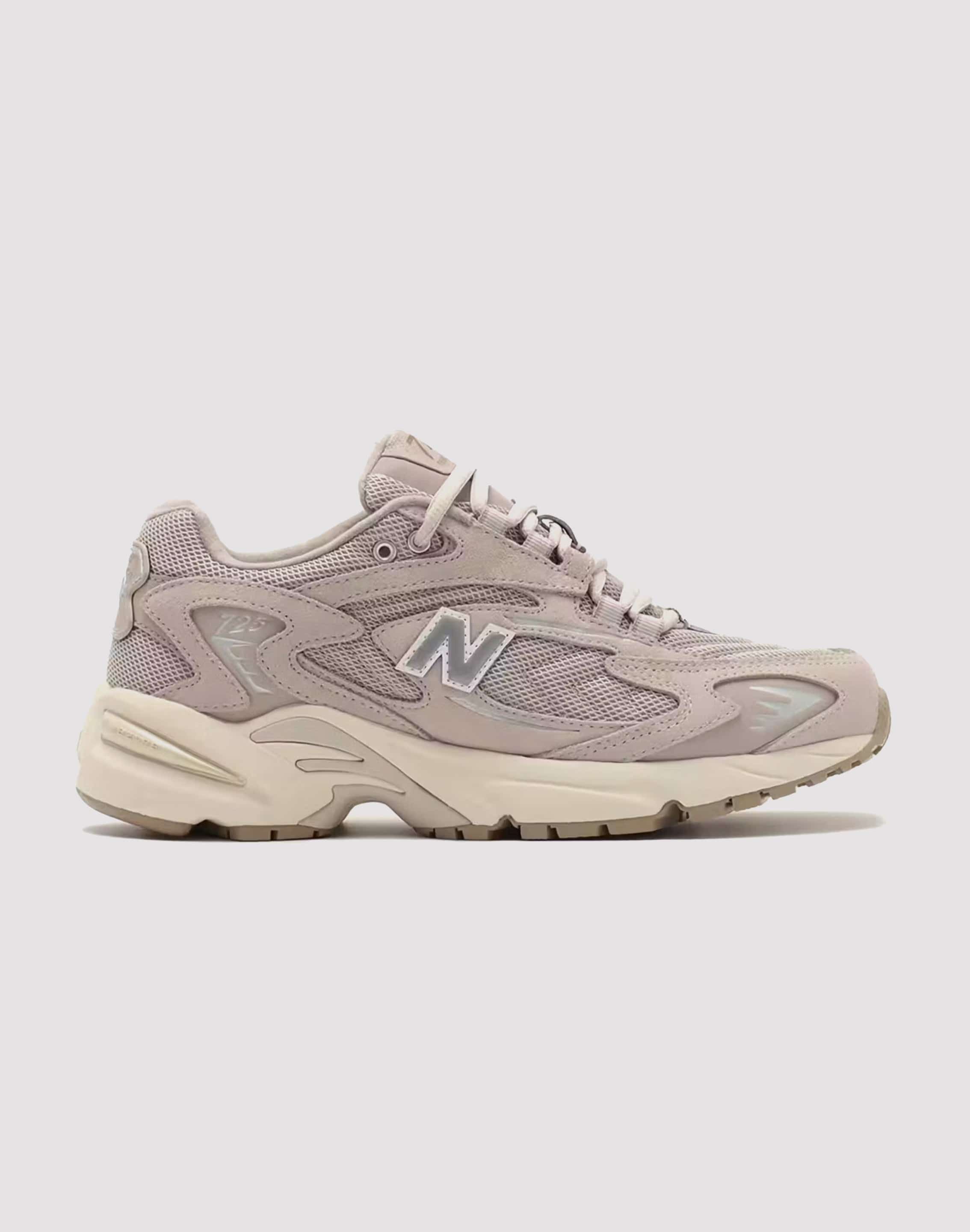 Photo of New Balance 725v1