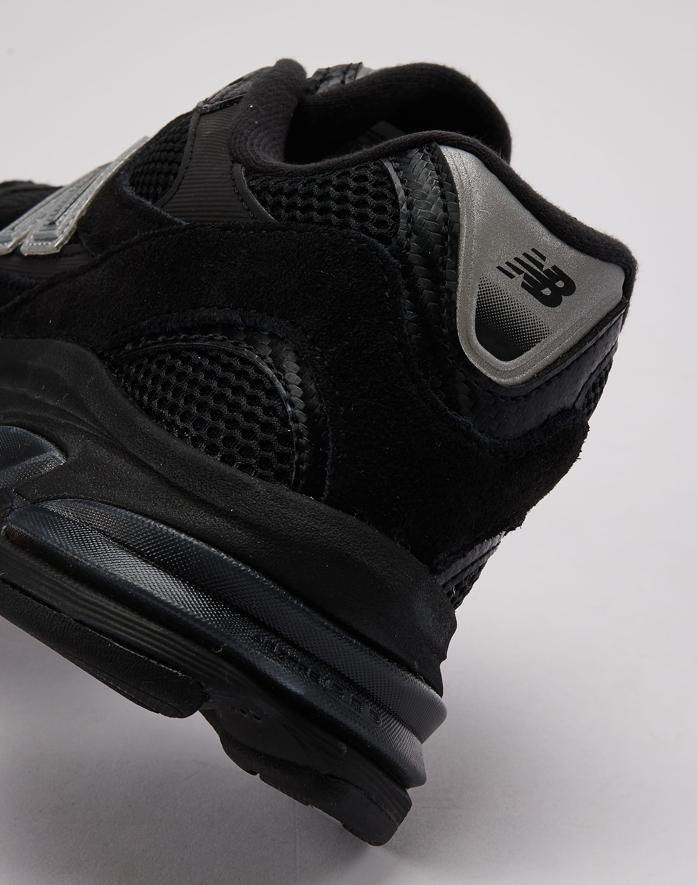 Photo of New Balance 2010 'Carbon'