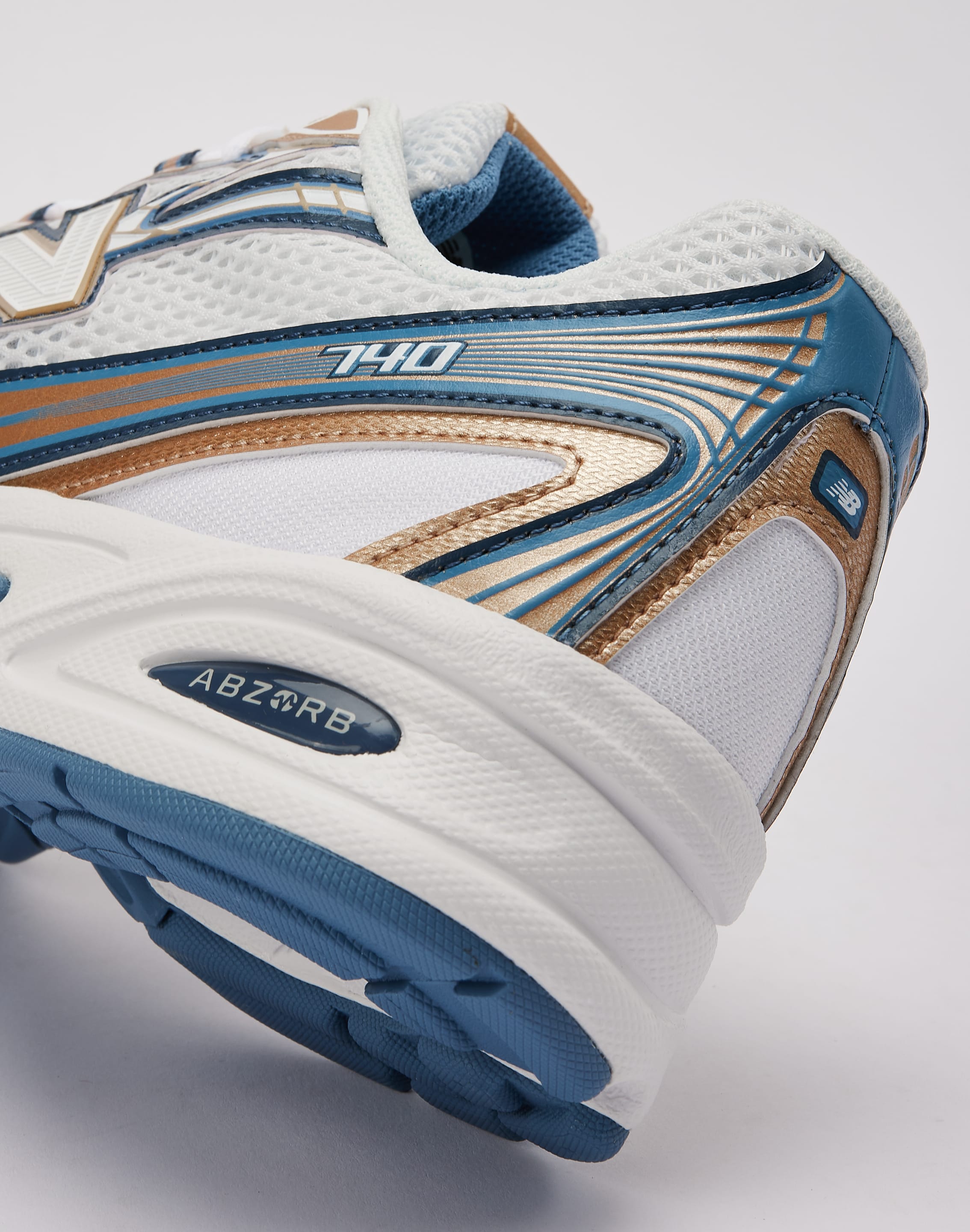 New Balance 740