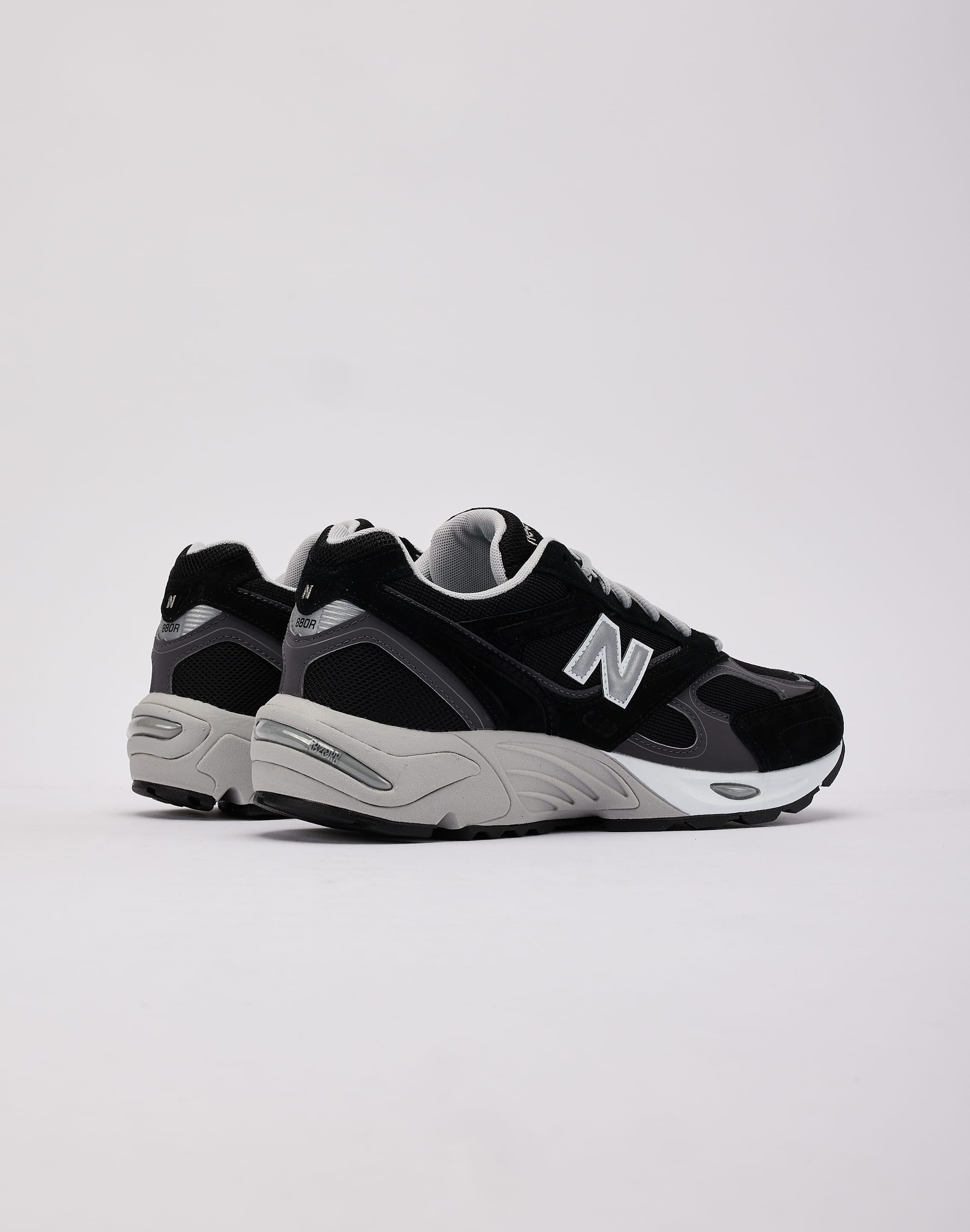 Photo of New Balance 880R Grade-School