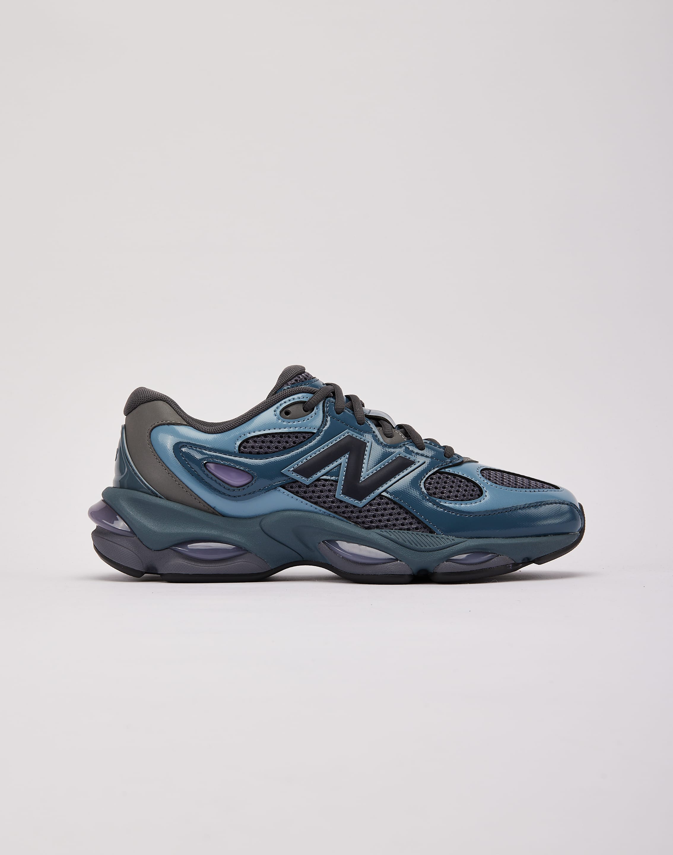 Photo of New Balance 983