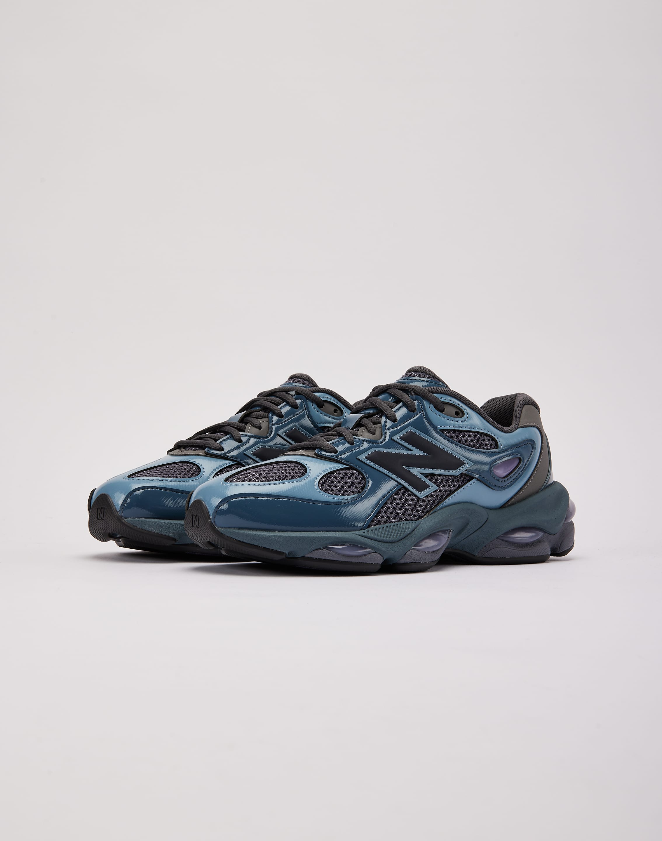Photo of New Balance 983