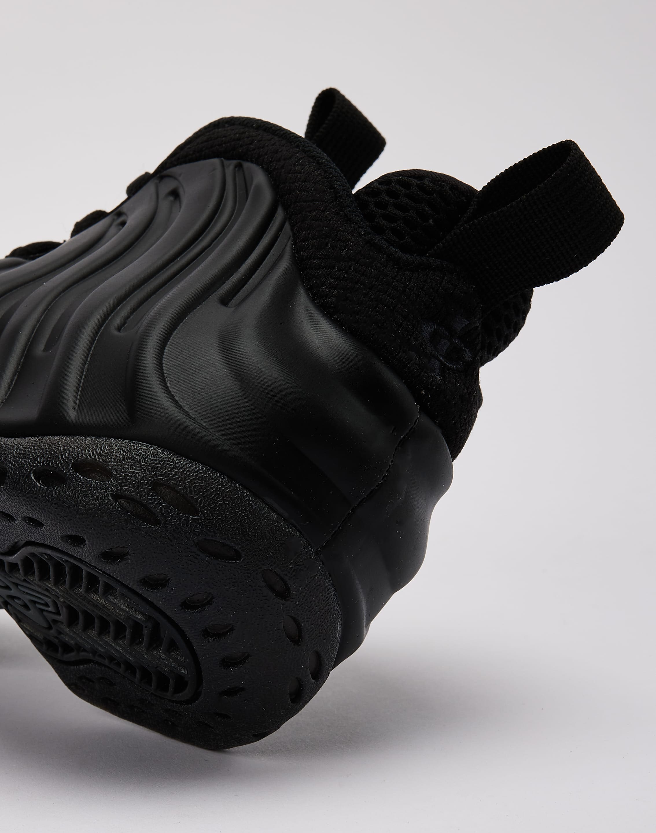 Nike Air Foamposite One 'Black' Grade-School â DTLR