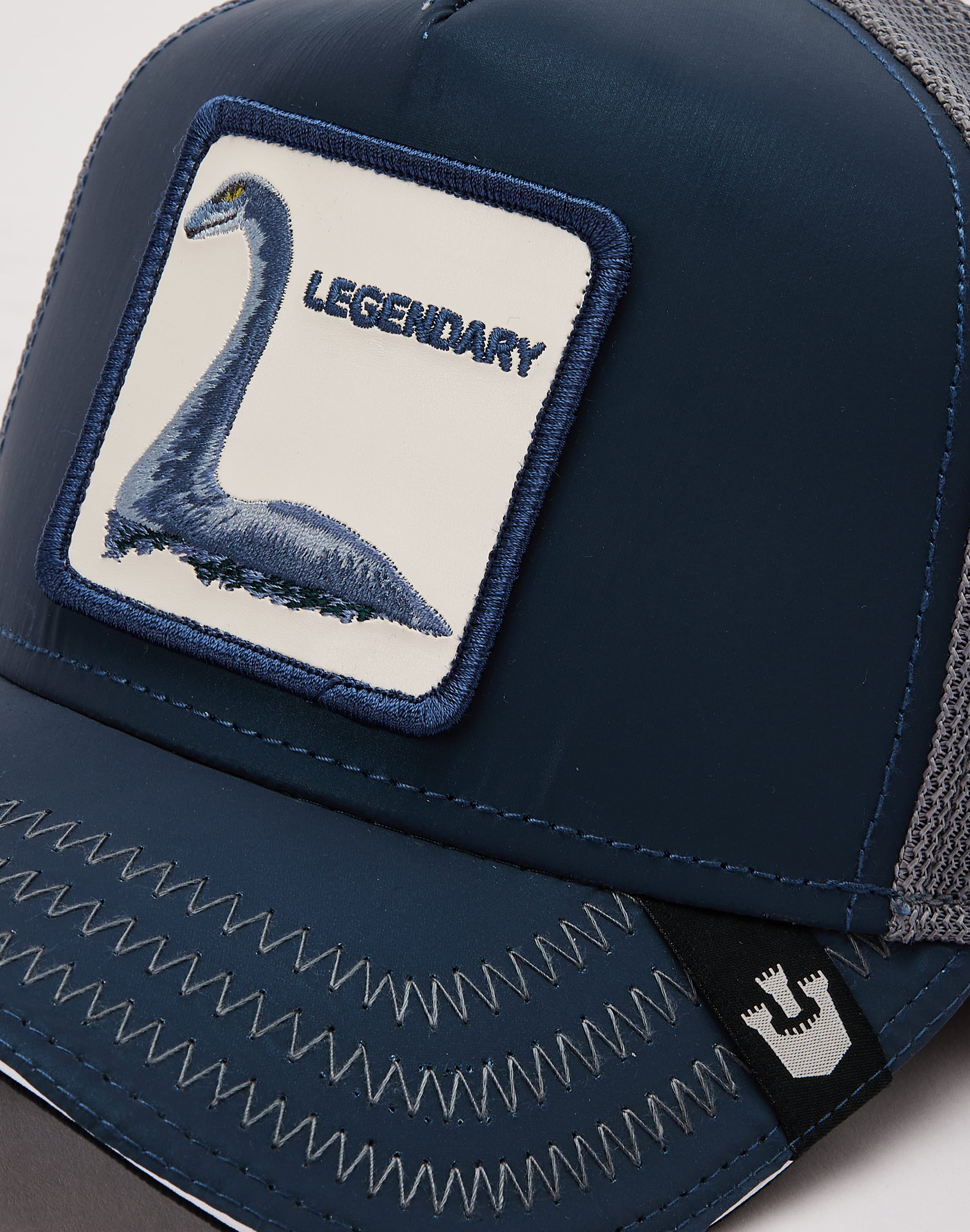 Suited Friend Trucker Pet by Goorin Bros. - € 49,95 Suited Friend Trucker Pet by Goorin Bros. - € 49,95