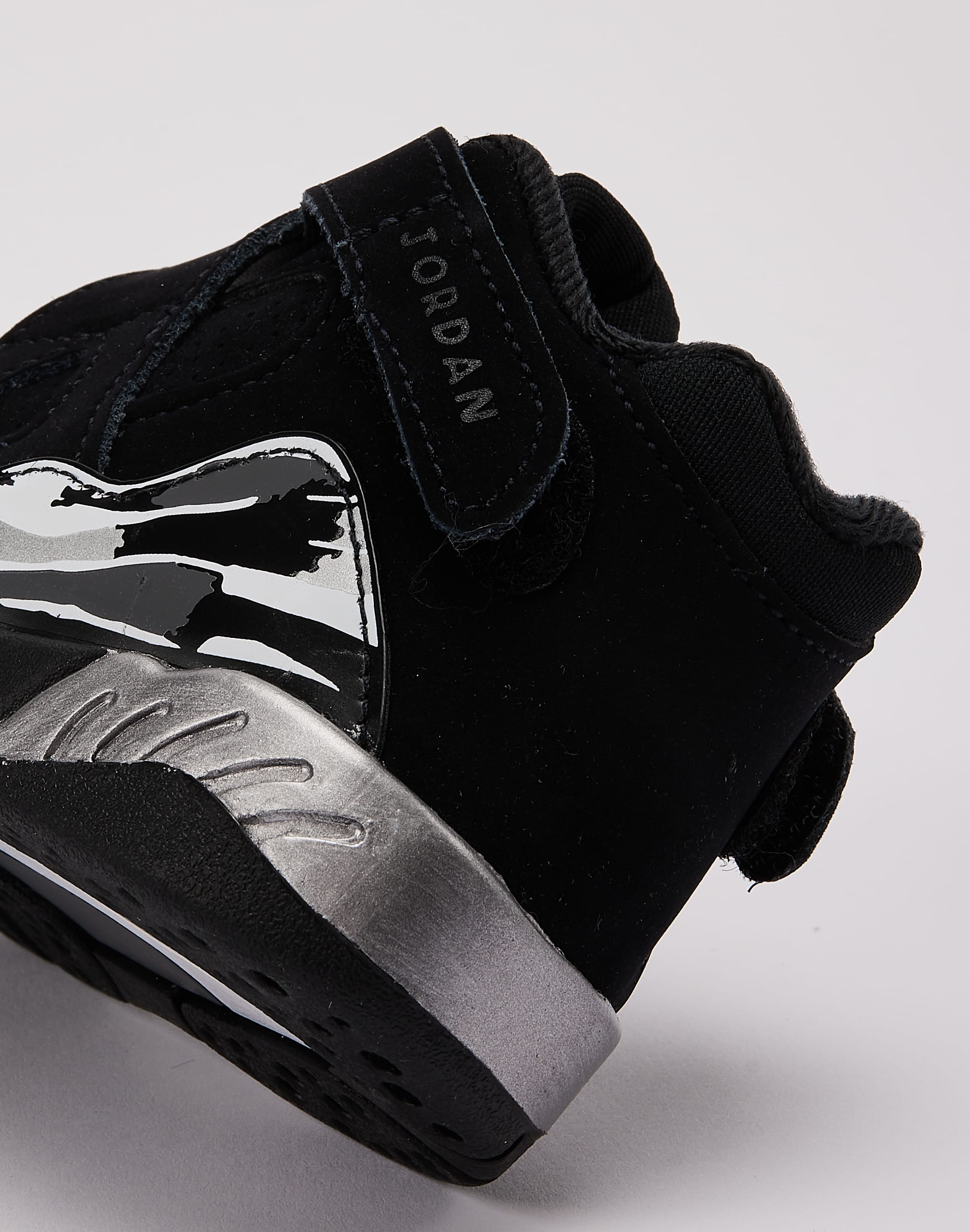 Photo of Jordan Air Jordan 8 Retro 'Chrome' Toddler