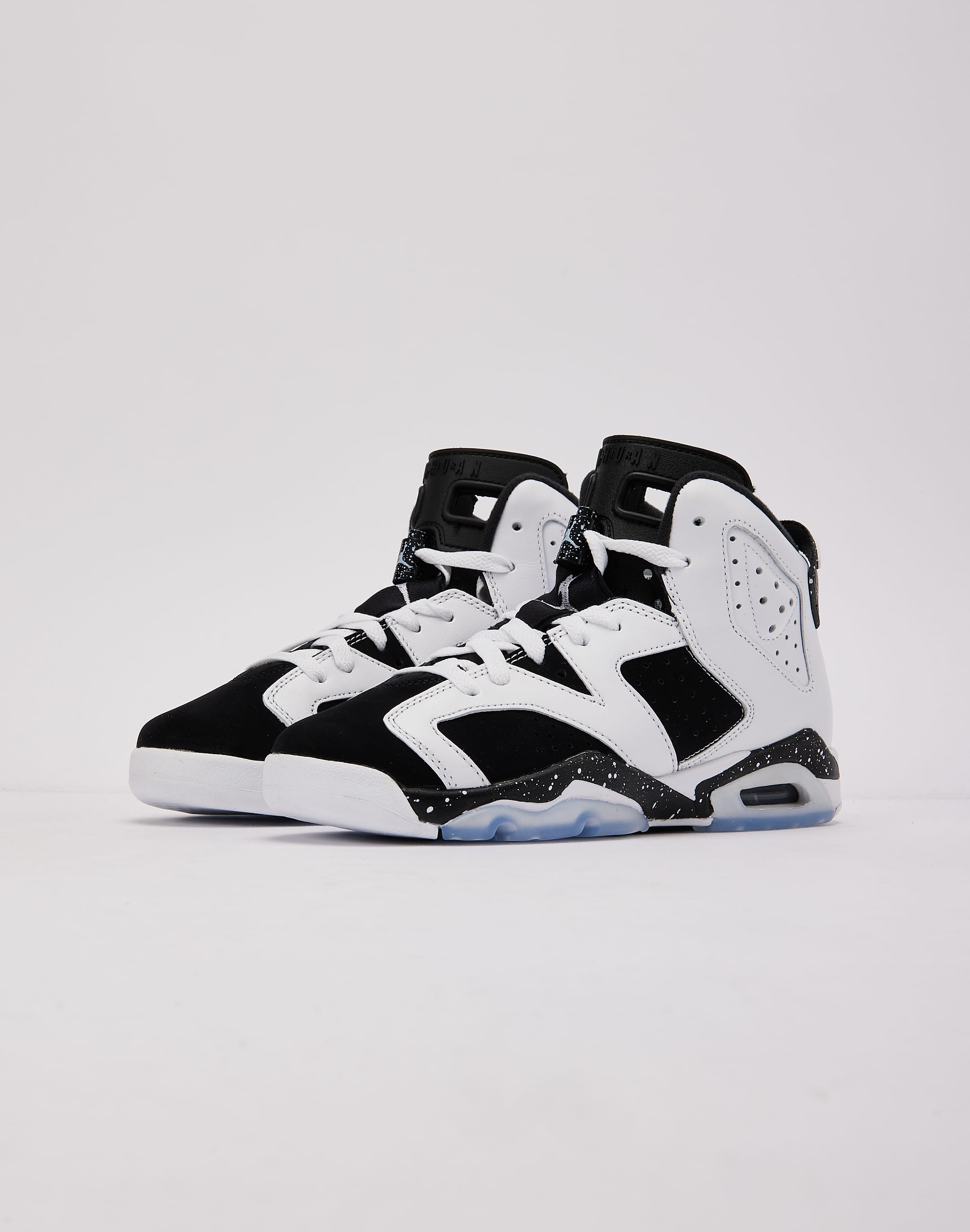 Photo of Jordan Air Jordan 6 Retro 'Oreo' Grade-School