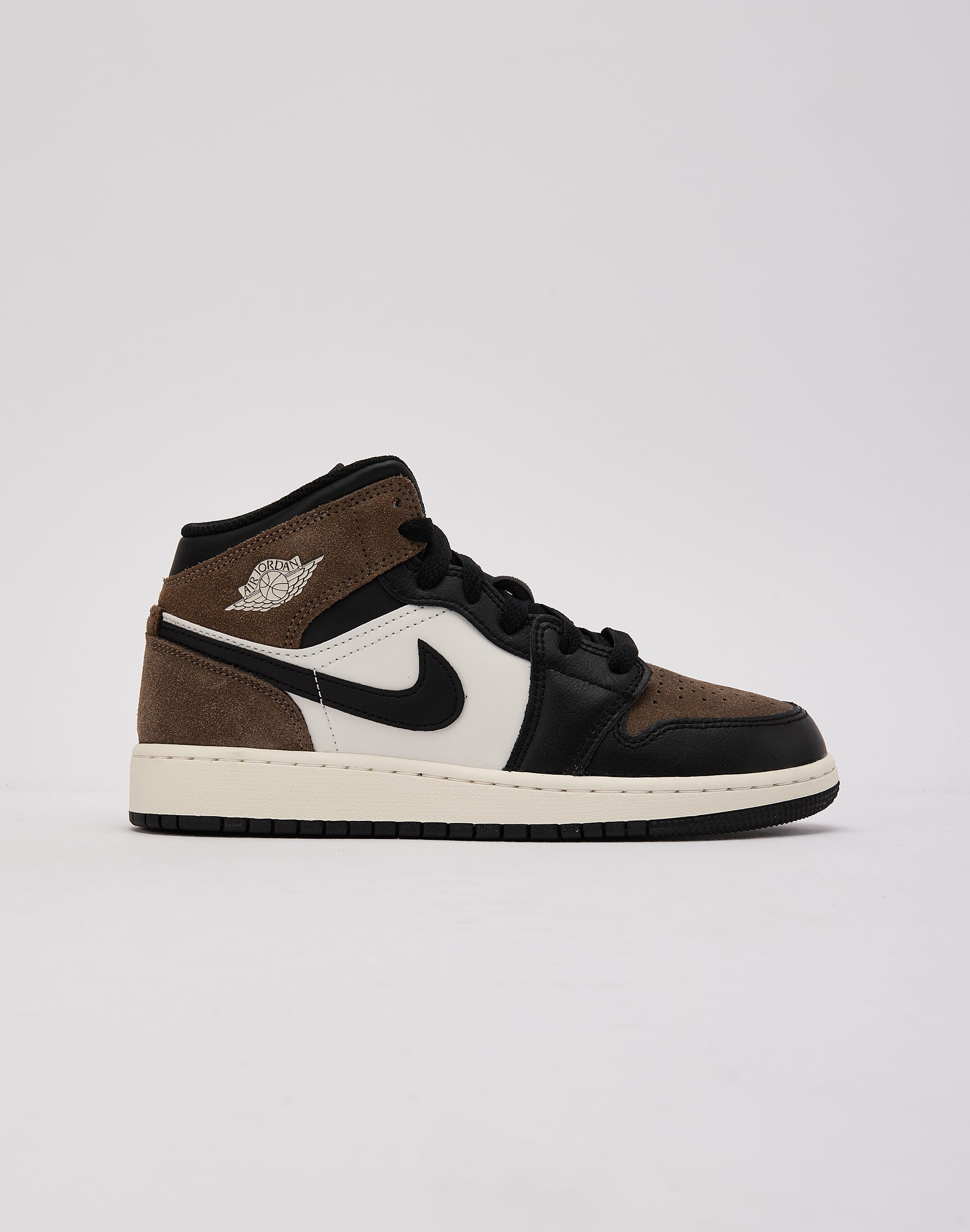 Photo of Jordan Air Jordan 1 Mid Grade-School