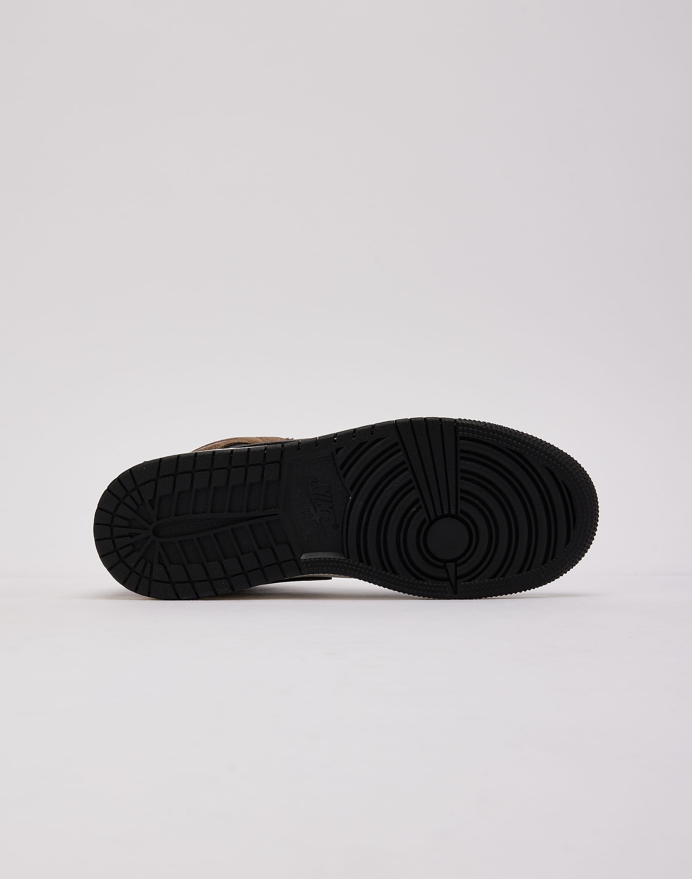 Photo of Jordan Air Jordan 1 Mid Grade-School