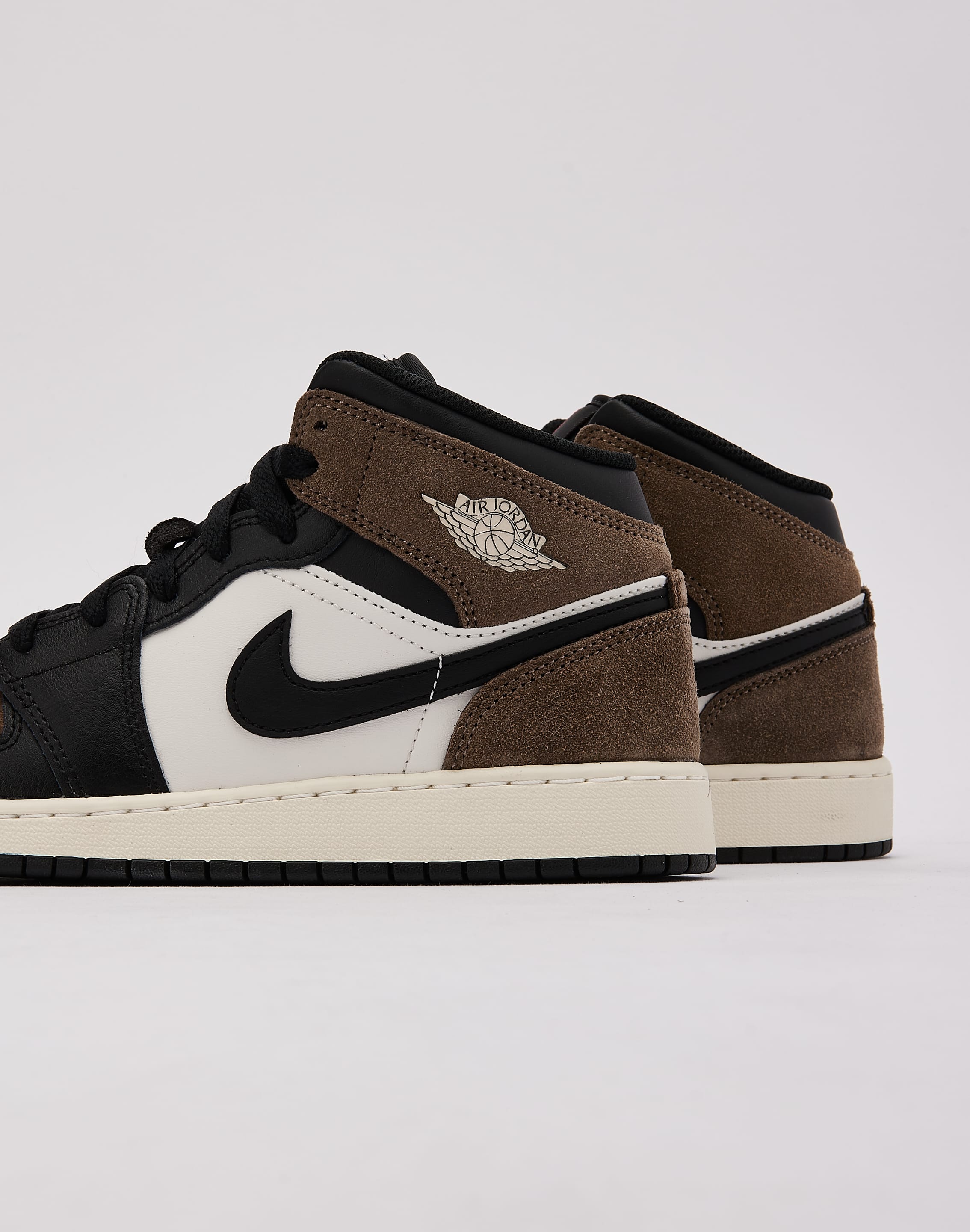 Photo of Jordan Air Jordan 1 Mid Grade-School