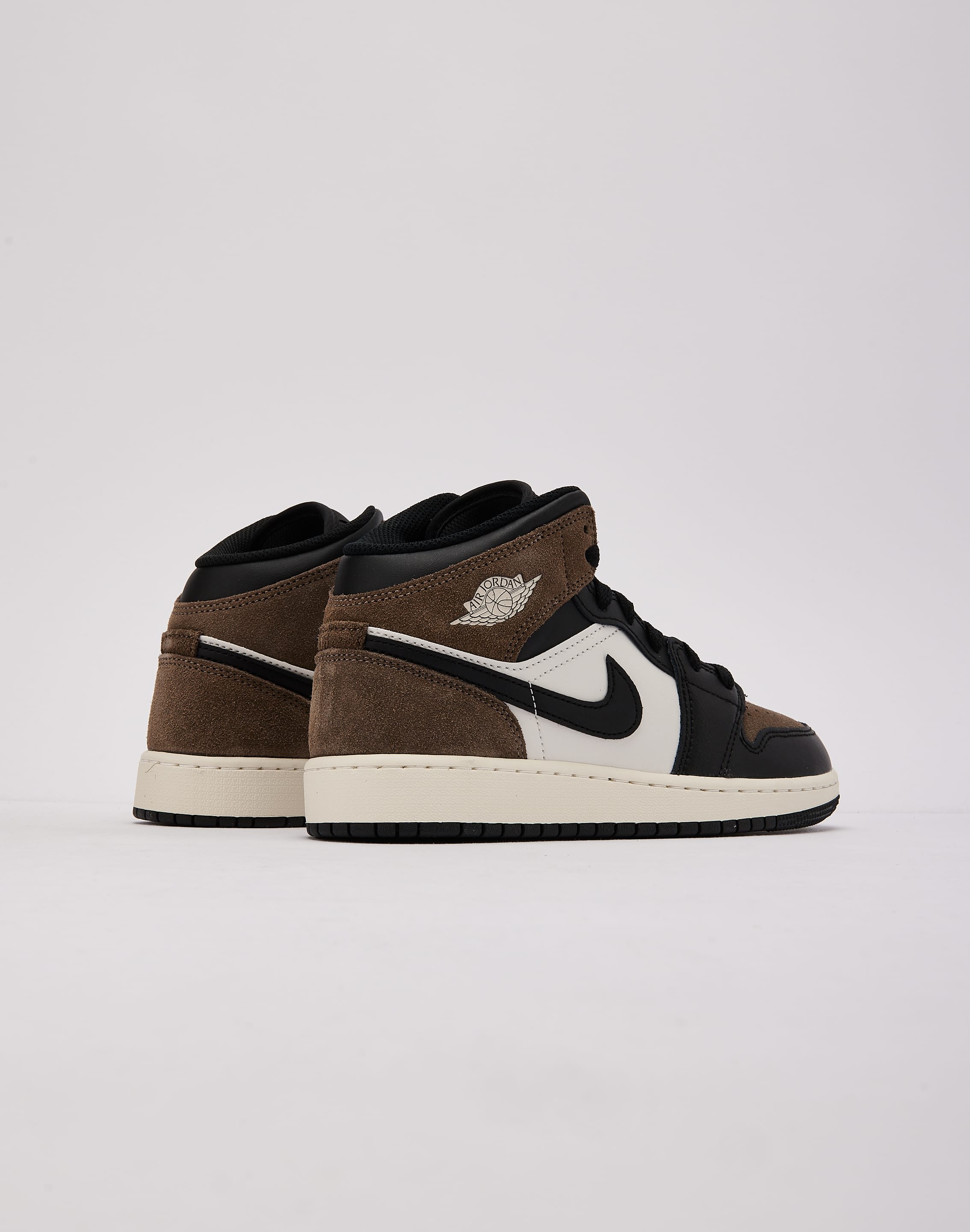 Photo of Jordan Air Jordan 1 Mid Grade-School