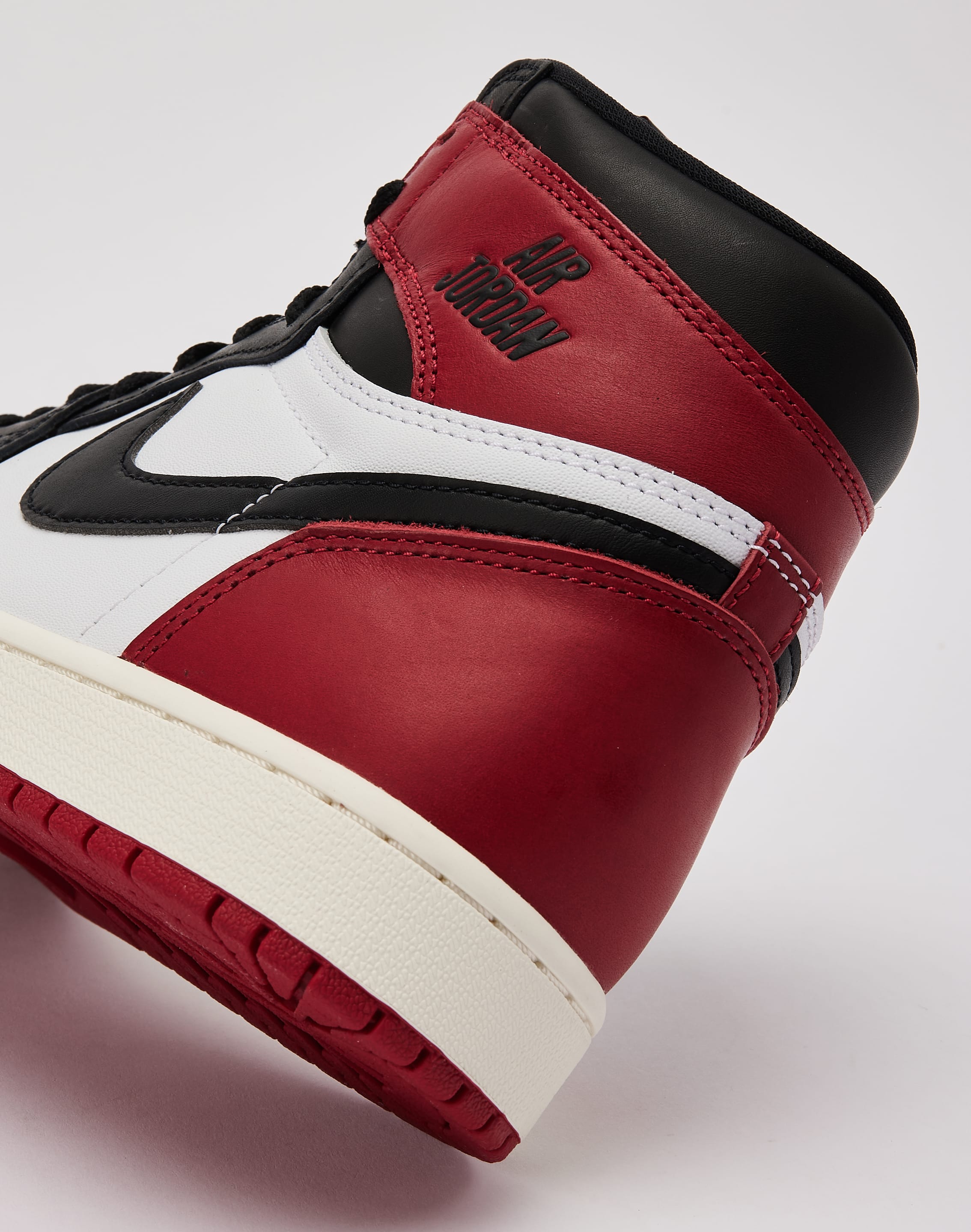 Jordan Air Jordan 1 Retro High OG 'Black Toe Reimagined'