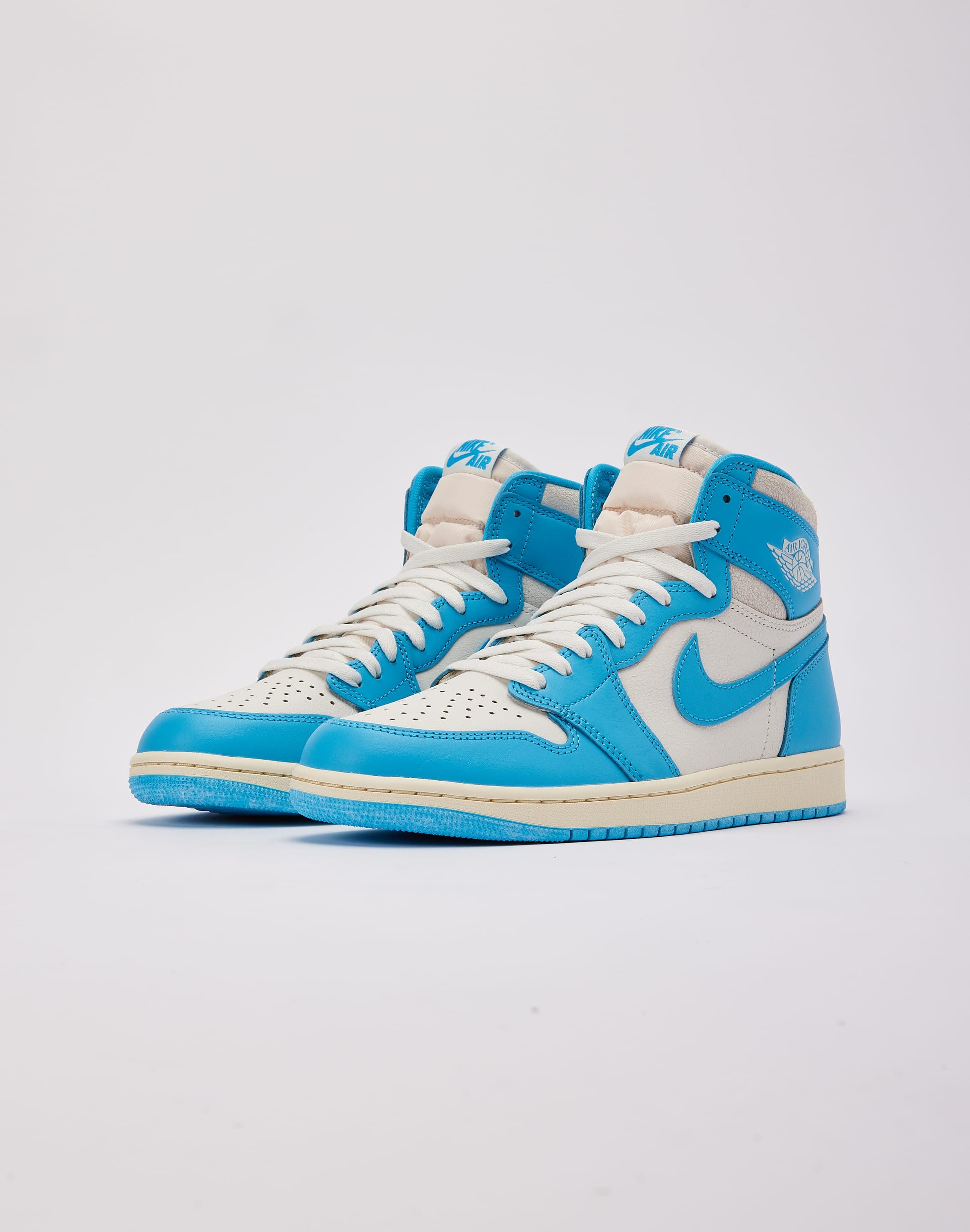 Cordunk White SMILE T-Shirt – For Jordan 1 High OG 'University Blue' & More – Unisex