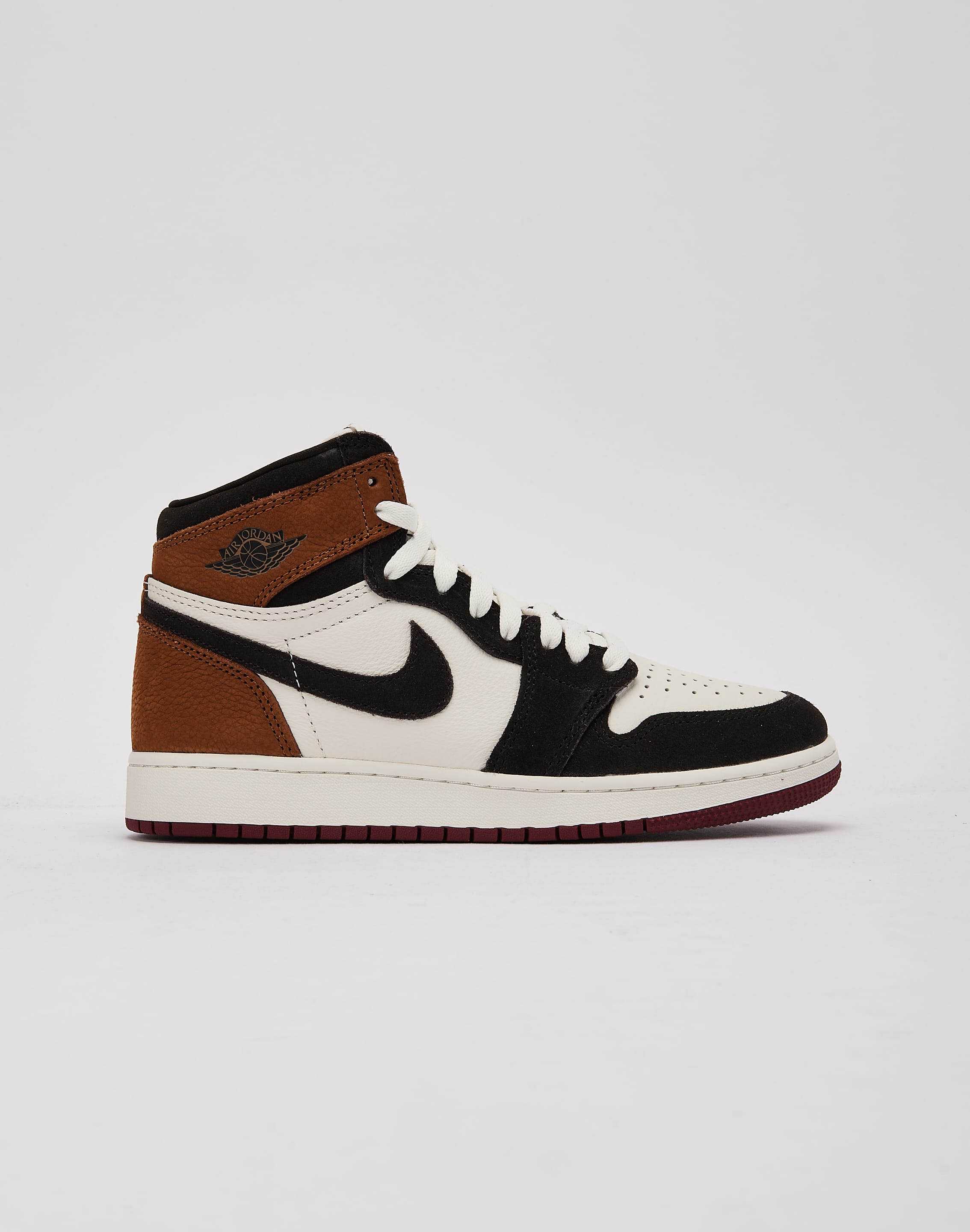 Photo of Jordan Air Jordan 1 Retro High OG 'Love Letter' Grade-School