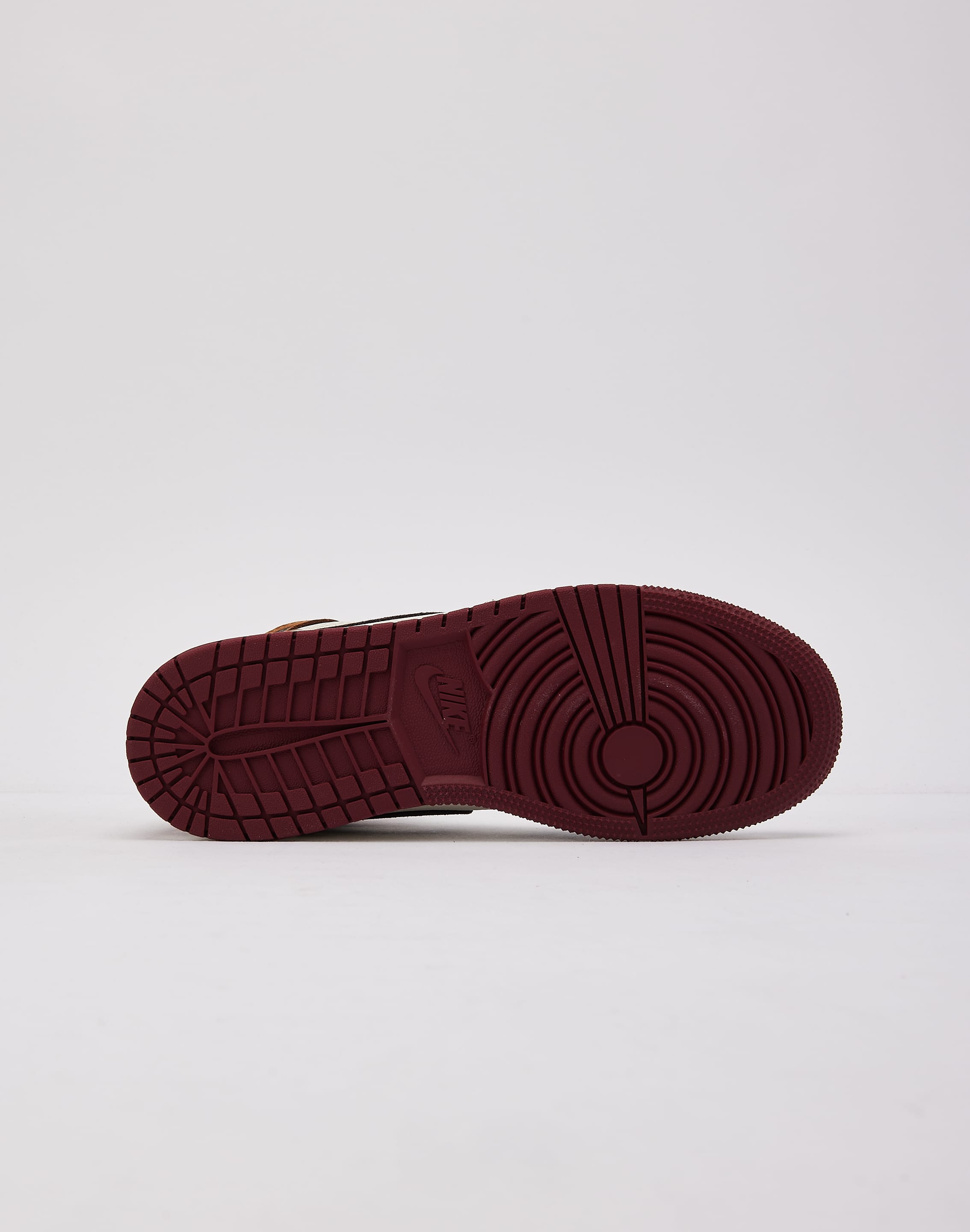 Photo of Jordan Air Jordan 1 Retro High OG 'Love Letter' Grade-School