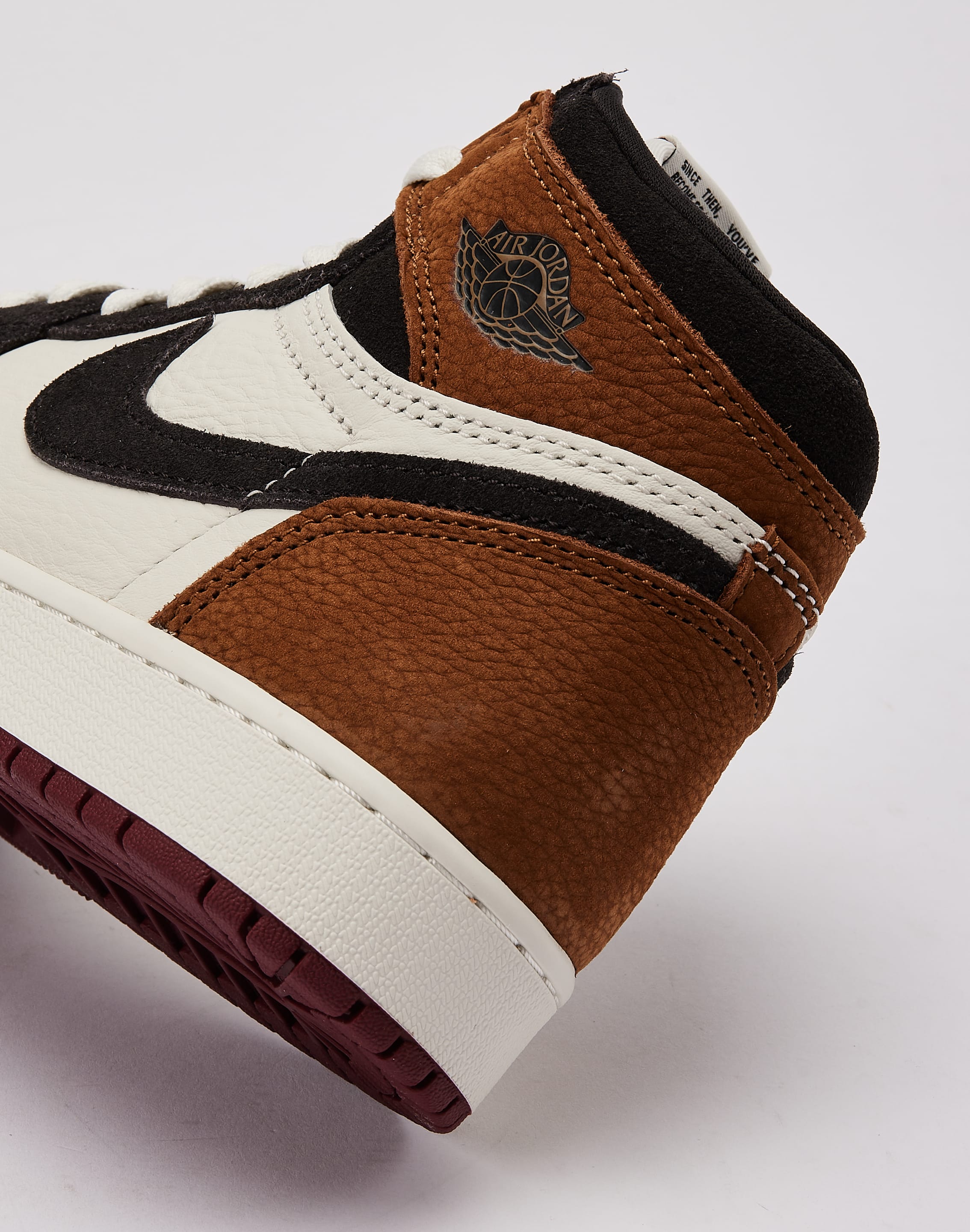 Photo of Jordan Air Jordan 1 Retro High OG 'Love Letter' Grade-School