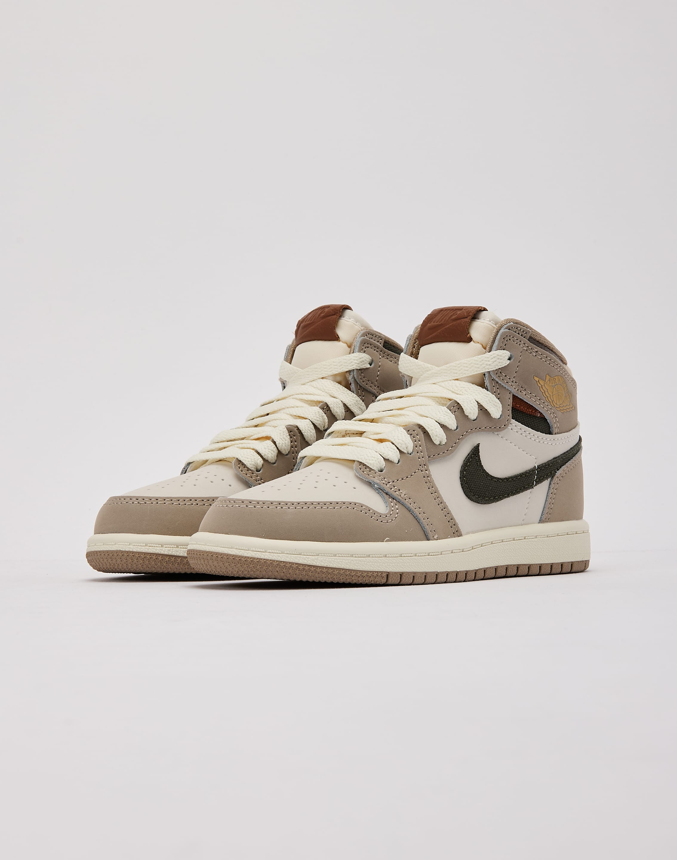 Photo of Jordan Air Jordan 1 Retro High OG 'Khaki and Sail’ Pre-School