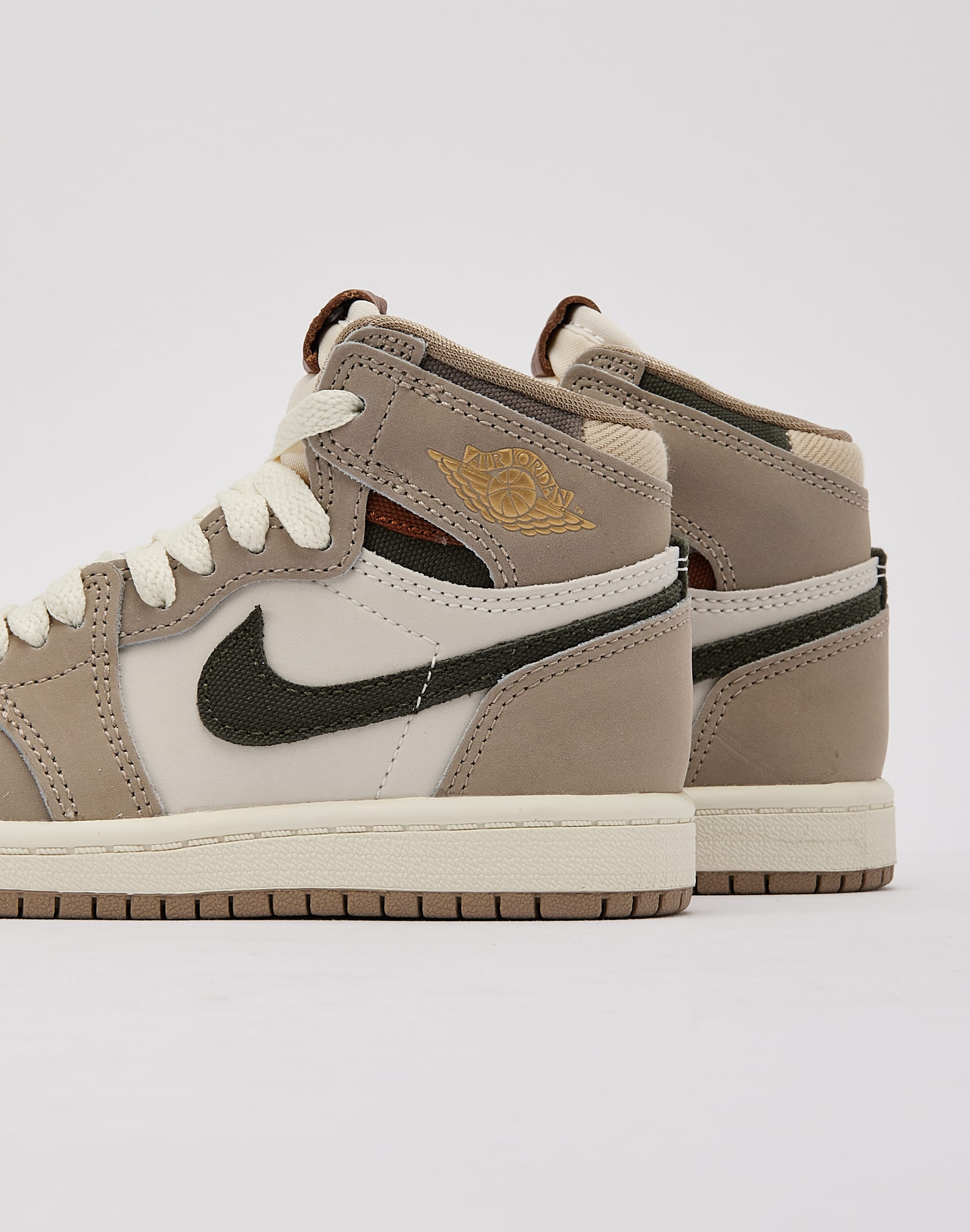 Photo of Jordan Air Jordan 1 Retro High OG 'Khaki and Sail’ Pre-School