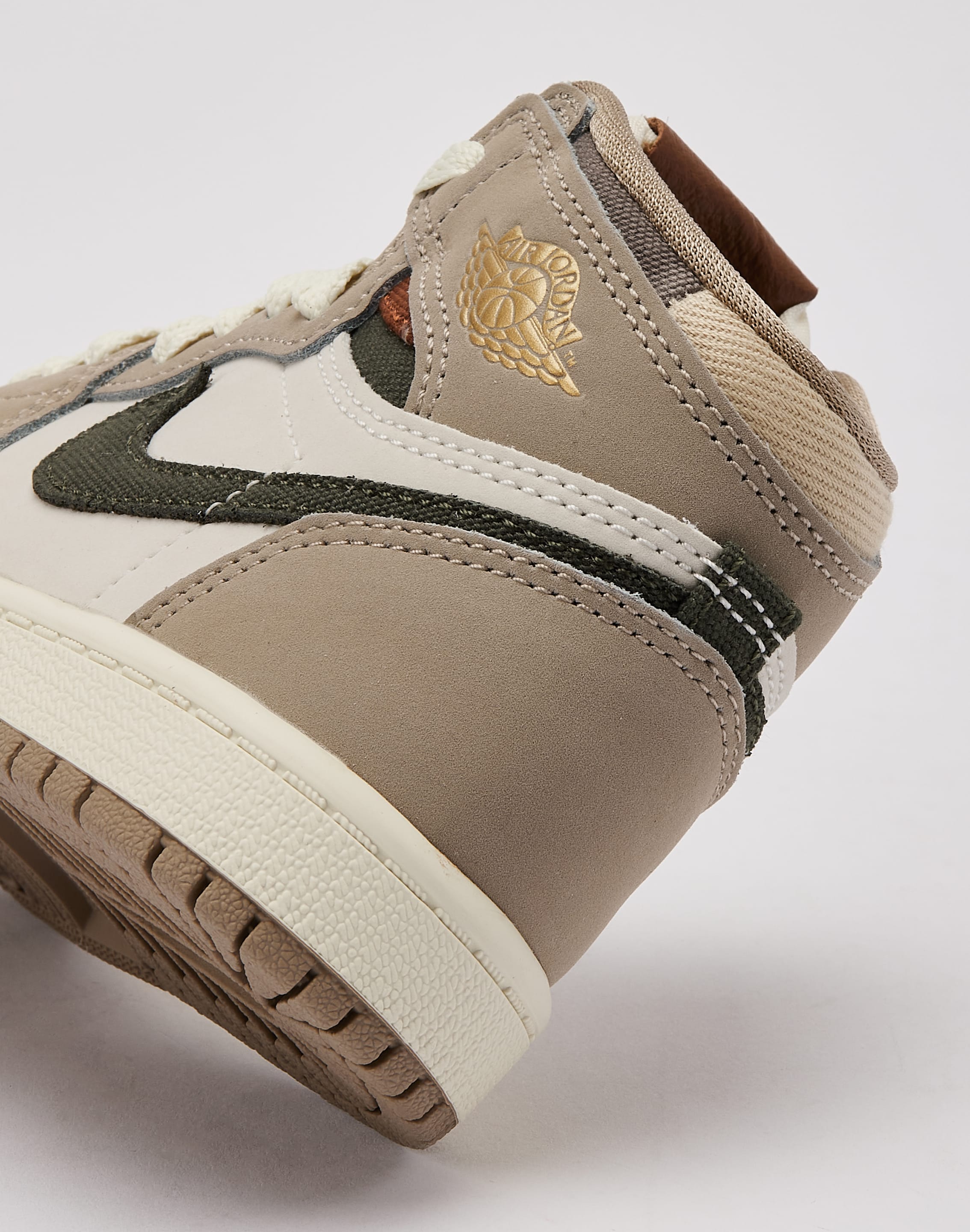 Photo of Jordan Air Jordan 1 Retro High OG 'Khaki and Sail’ Pre-School