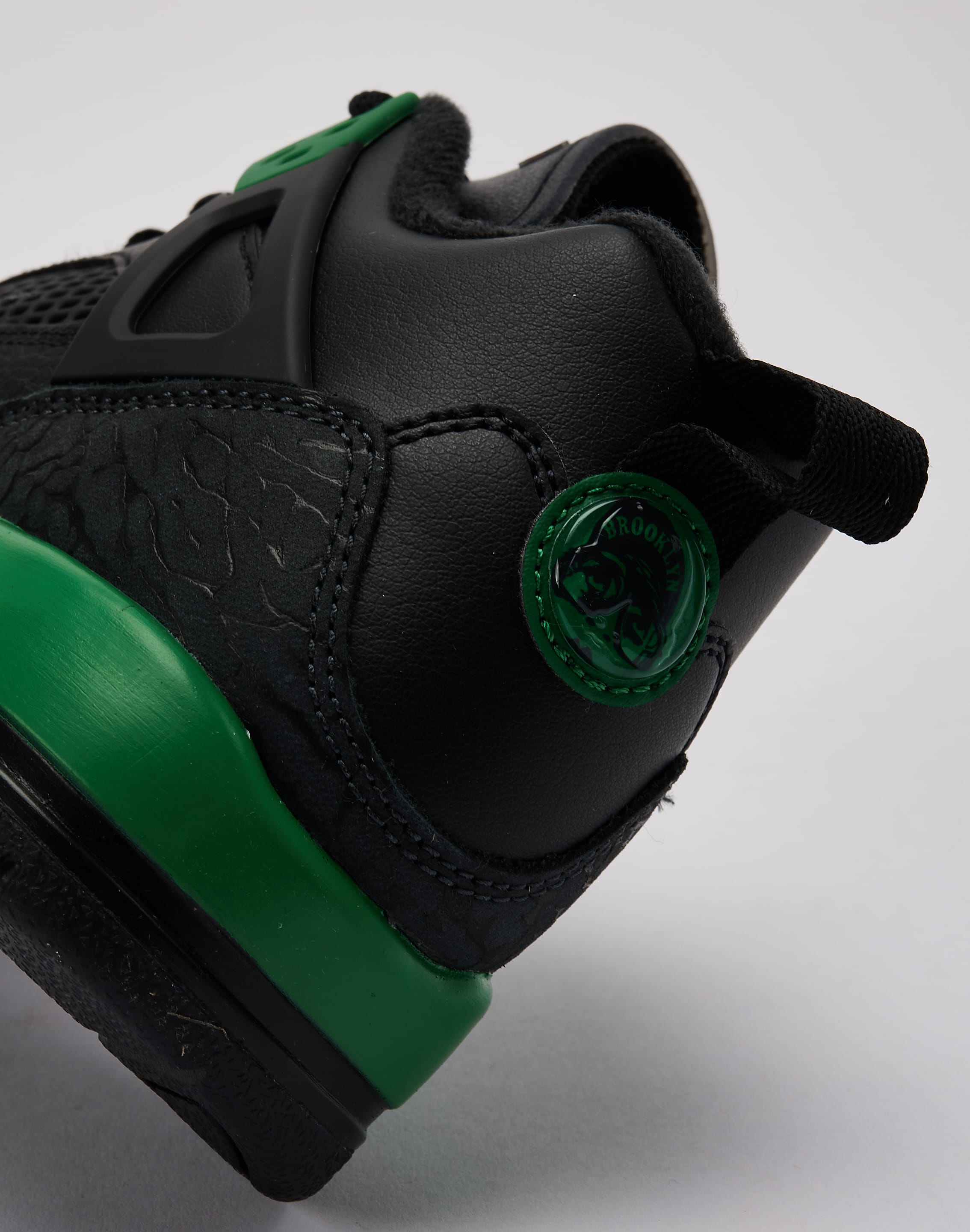 Jordan Spizike Low Grade-School
