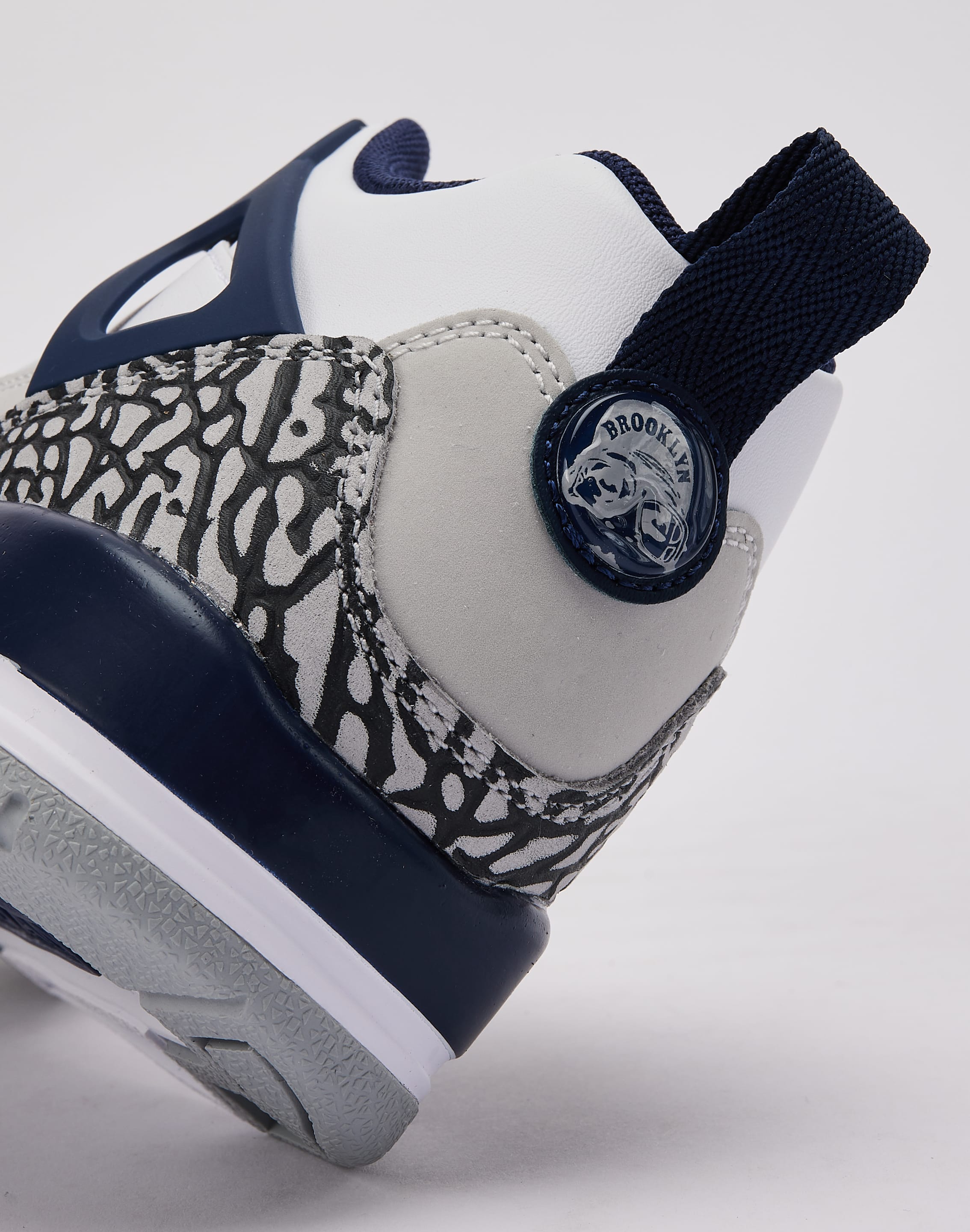 Jordan Spizike Low Grade-School