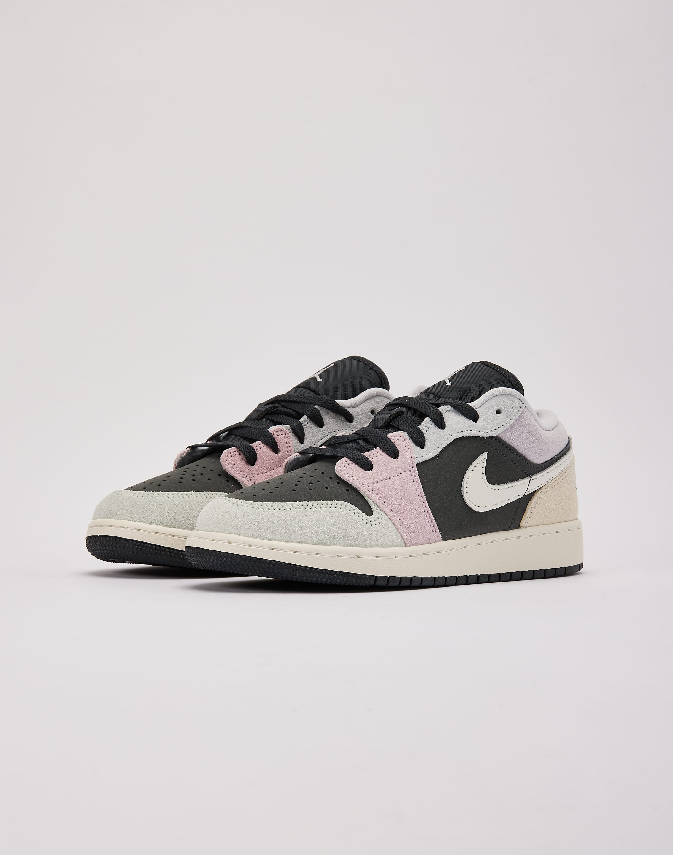Photo of Jordan Air Jordan 1 Low SE Grade-School