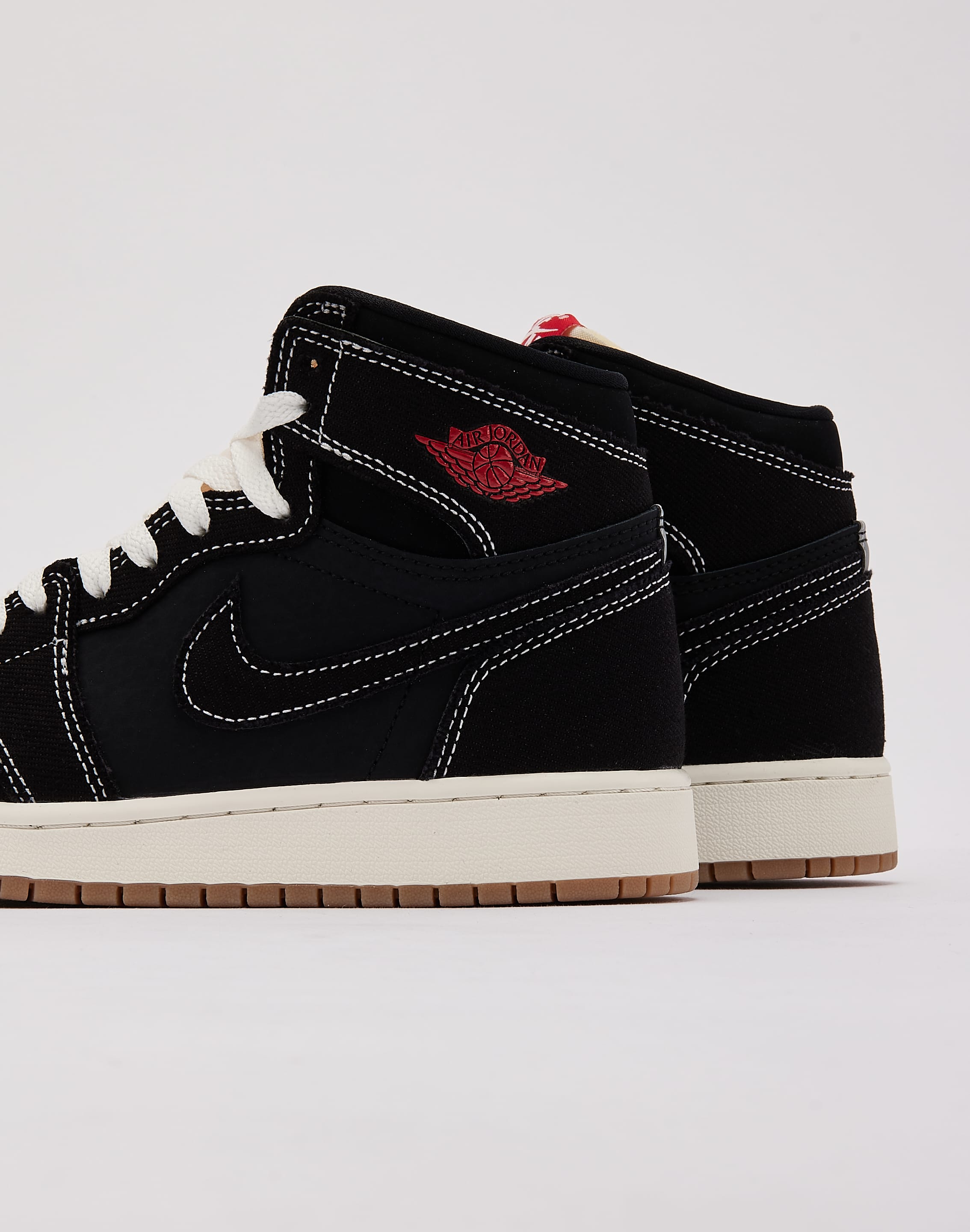 Photo of Jordan Air Jordan 1 Retro High OG 'Flight Club' Grade-School