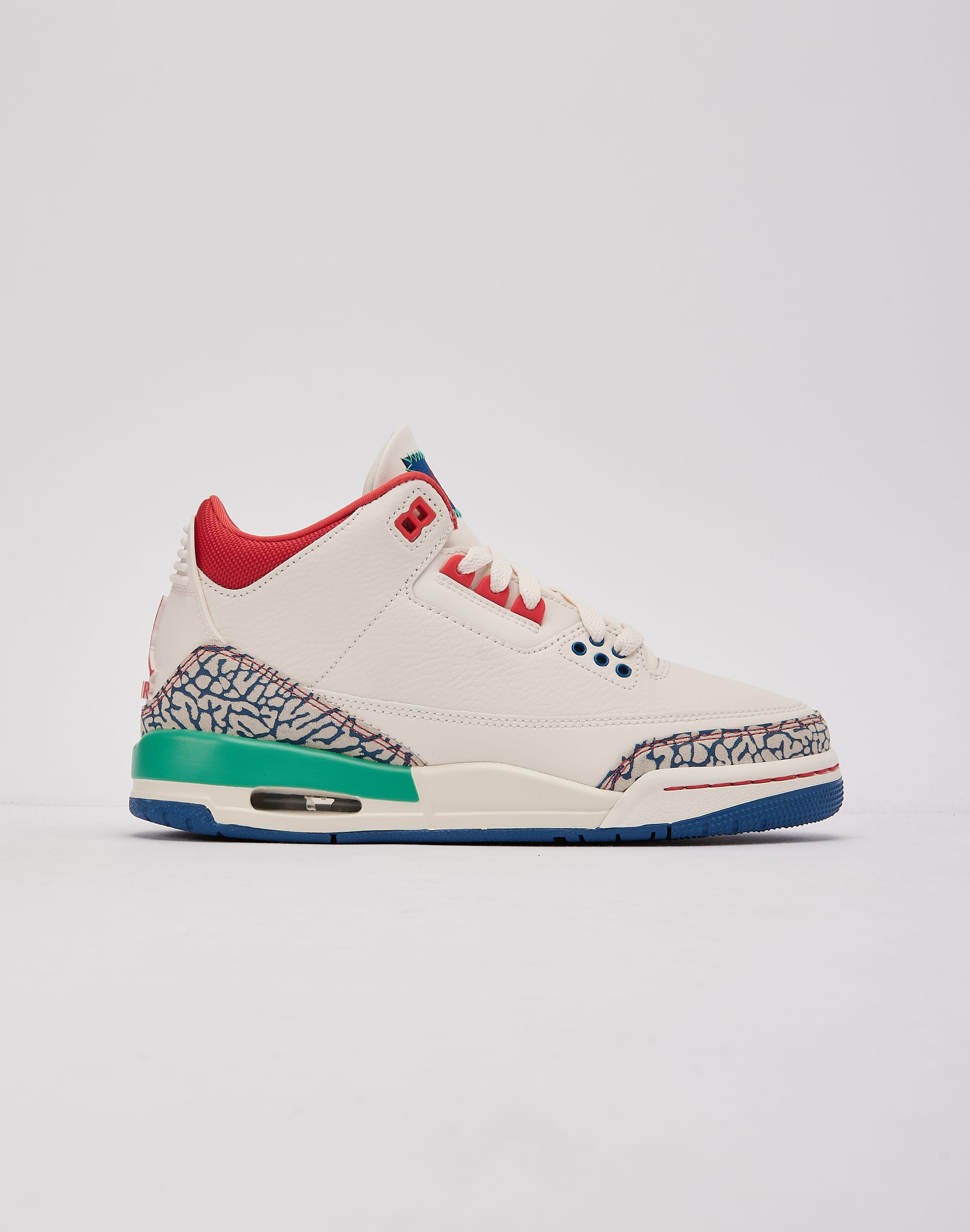Photo of Jordan Air Jordan 3 Retro 'Play Your Way' Grade-School