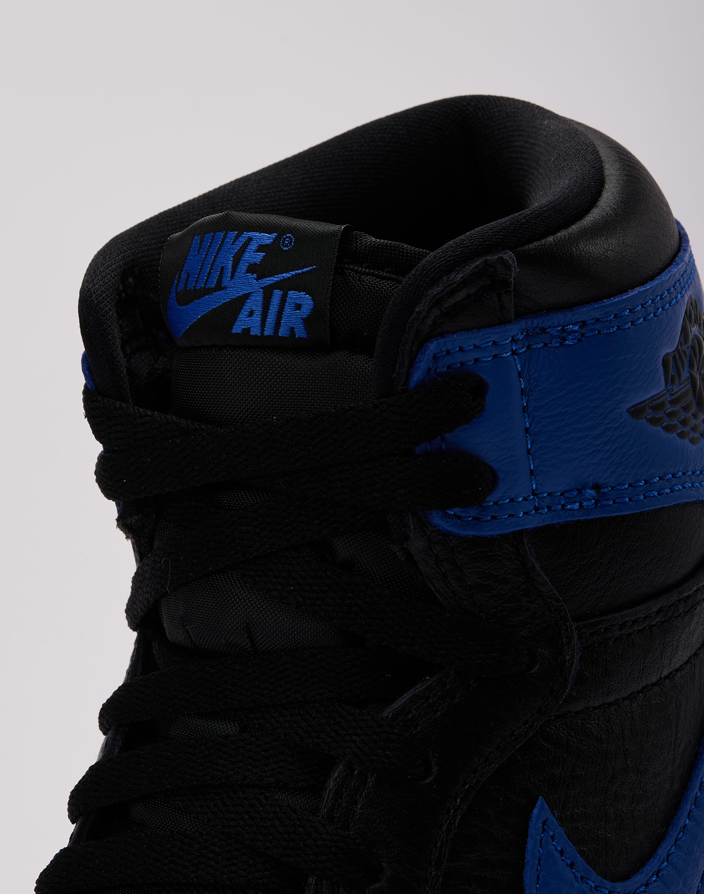 Photo of Jordan Air Jordan 1 Retro High OG 'Royal' Grade-School