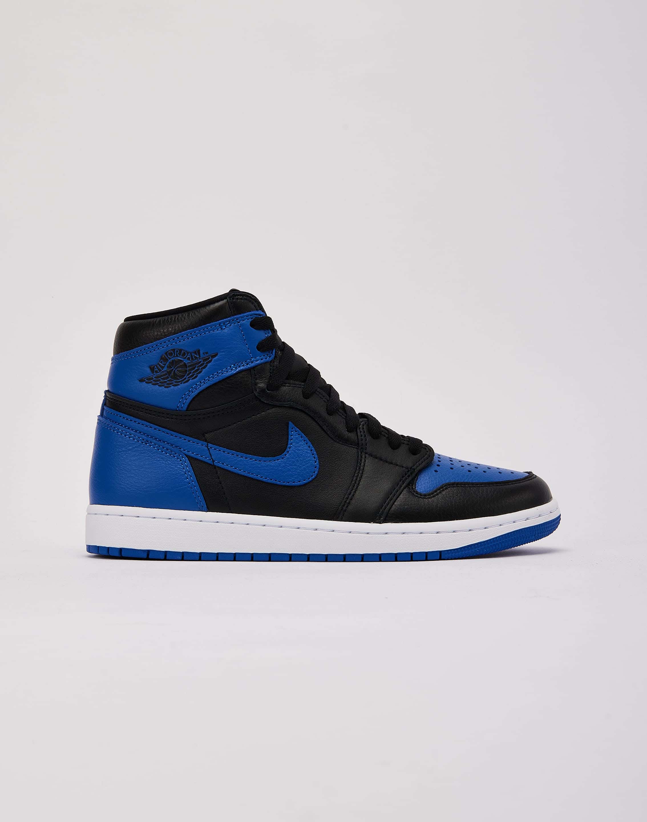 Photo of Jordan Air Jordan 1 Retro High OG 'Royal' Grade-School