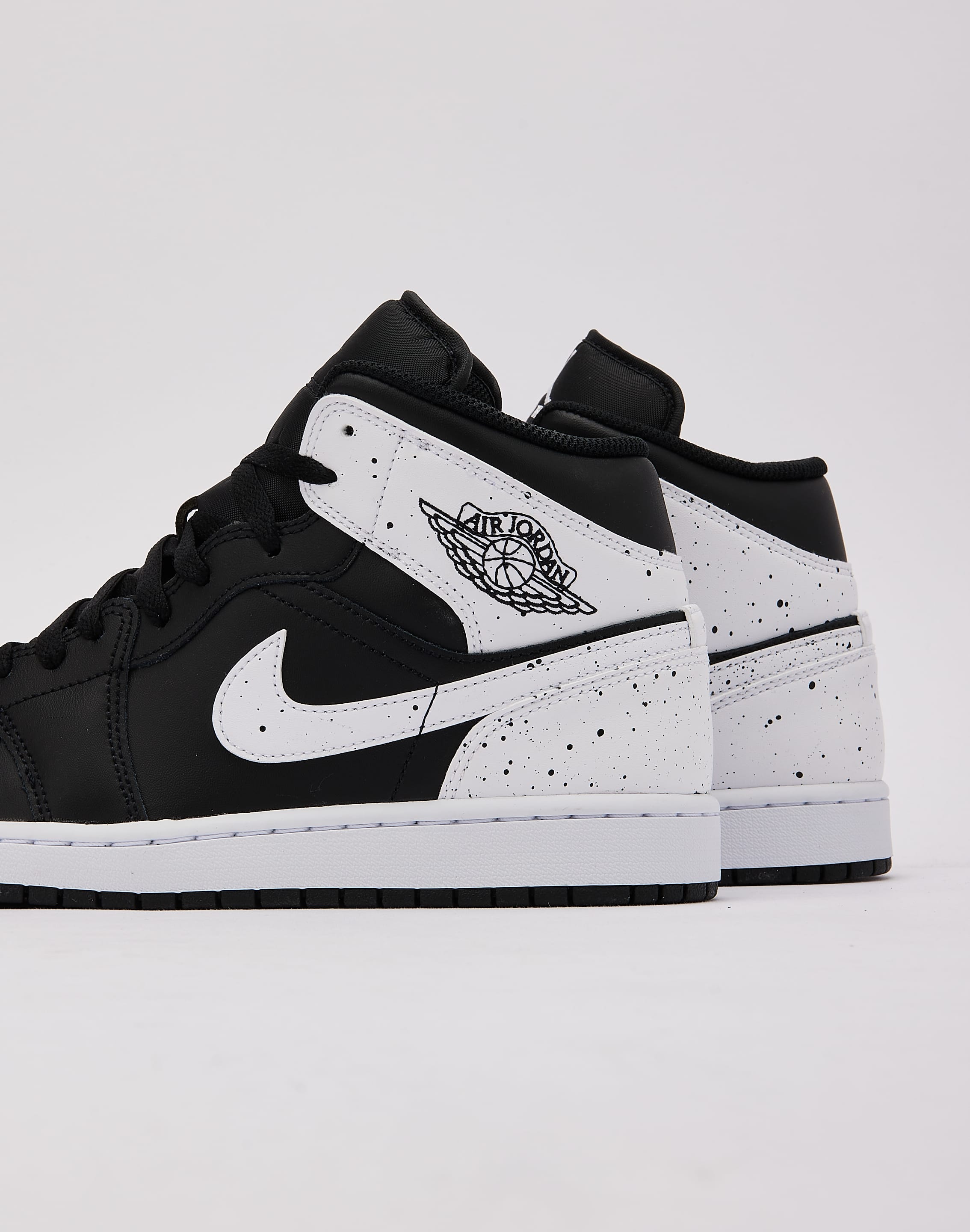Photo of Jordan Air Jordan 1 Mid SE 'Oreo'