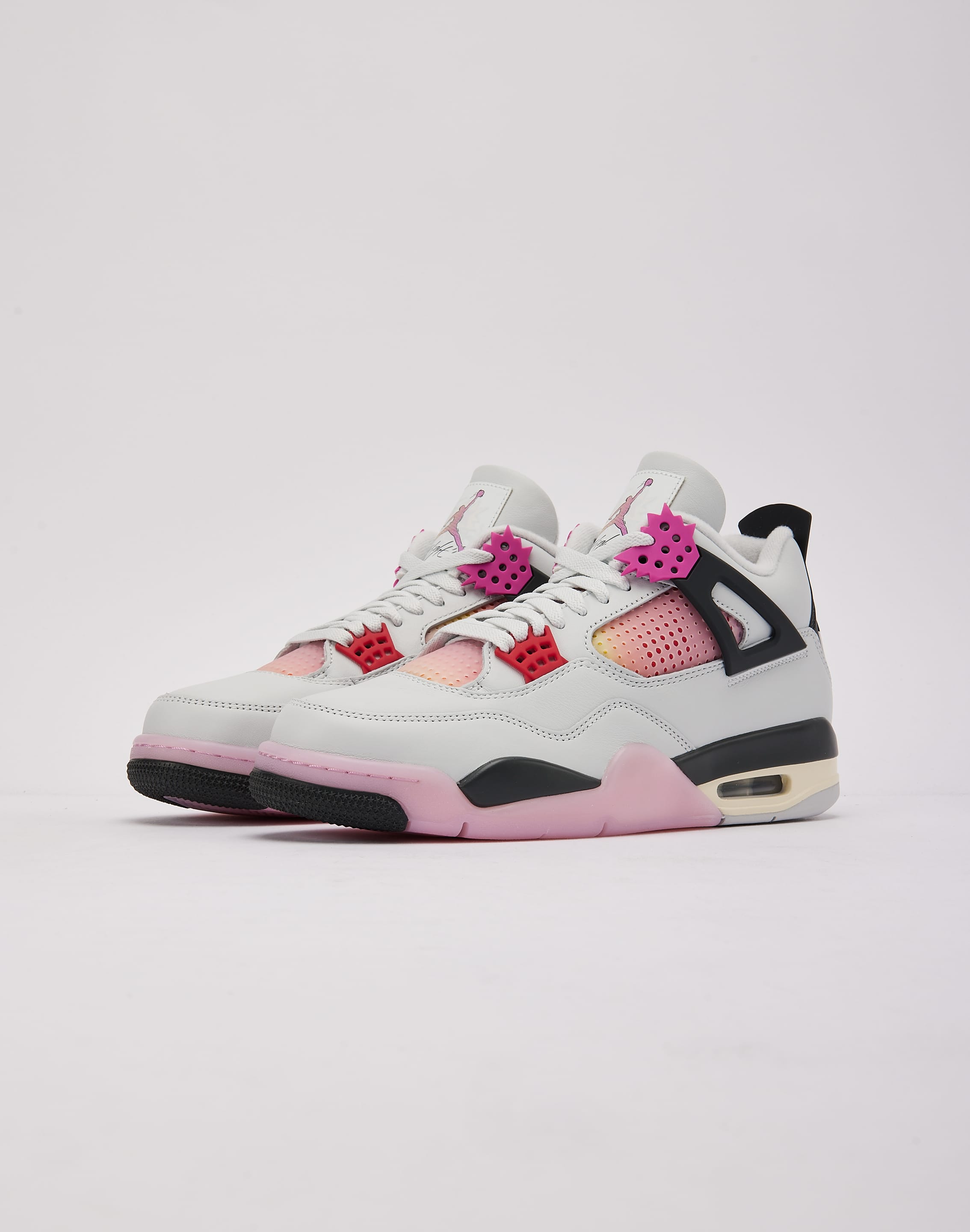 Photo of Jordan Air Jordan 4 Retro 'Comic'